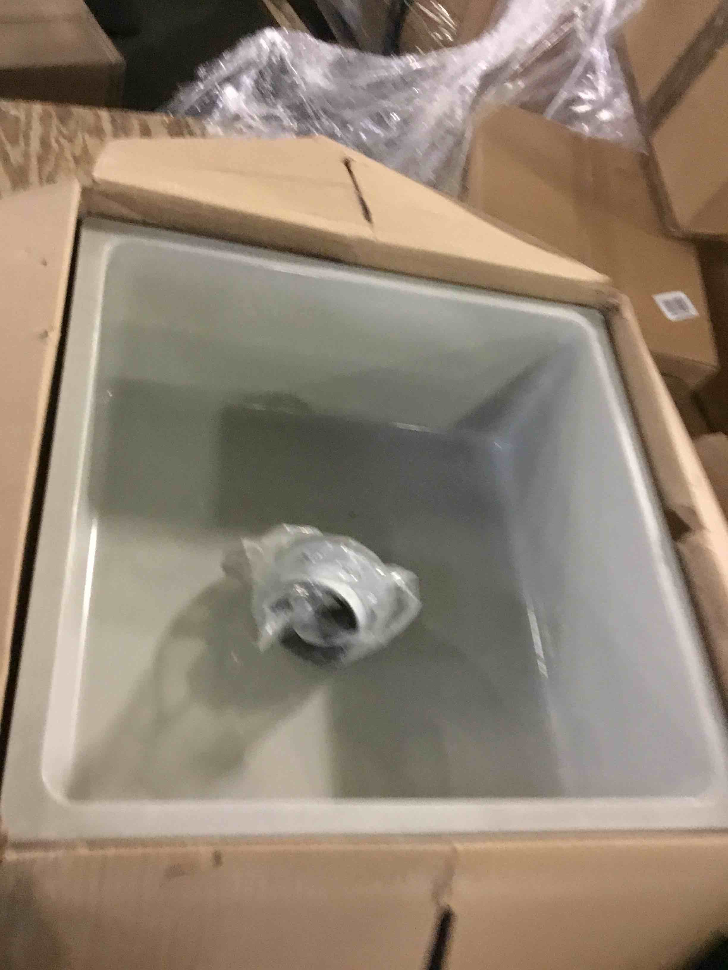 https://s3.amazonaws.com/lotting-images-prod/bidfta/BLU5664755_1695826638348.jpeg
