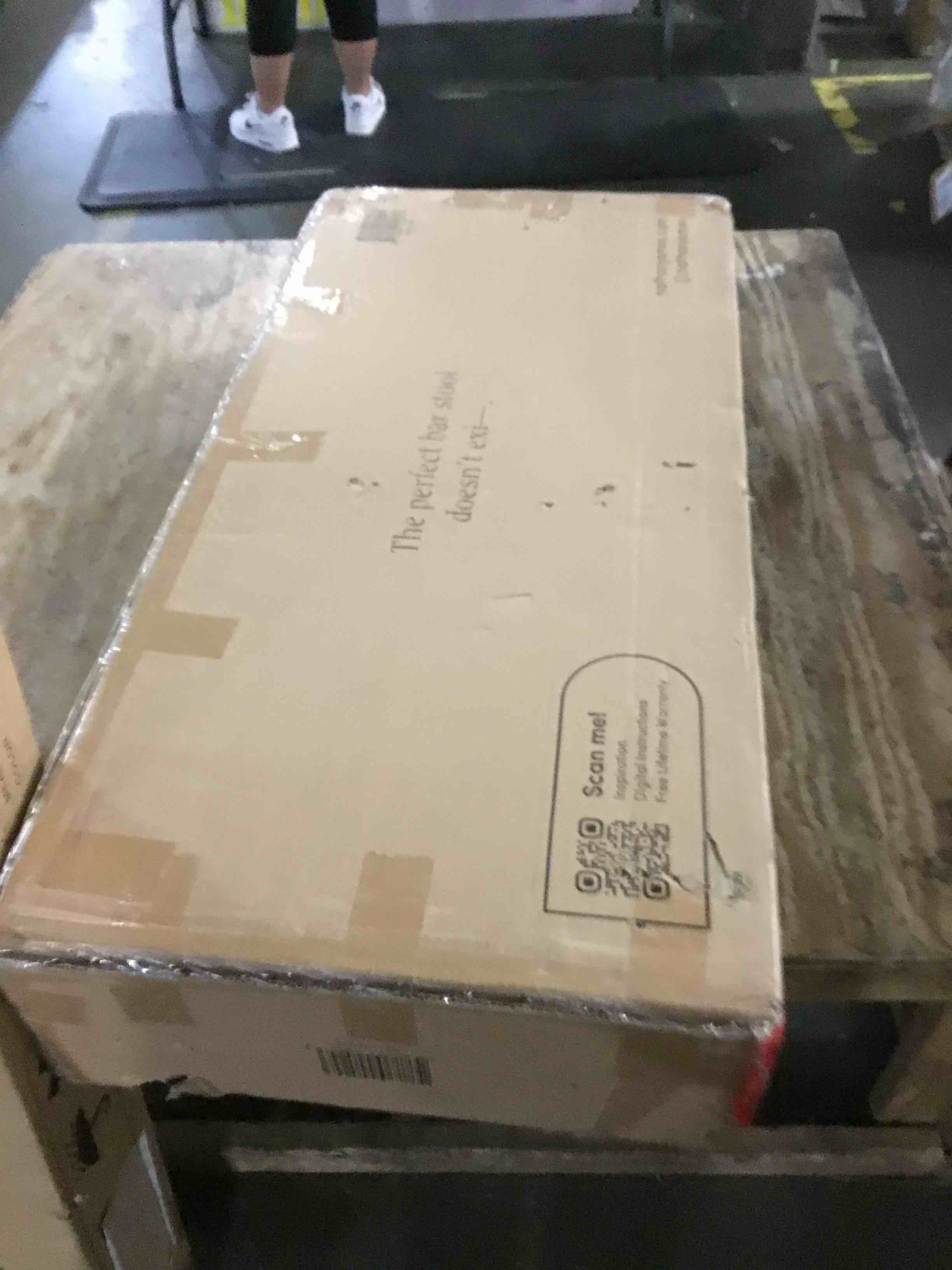 https://s3.amazonaws.com/lotting-images-prod/bidfta/BLU5665378_1696245594457.jpeg