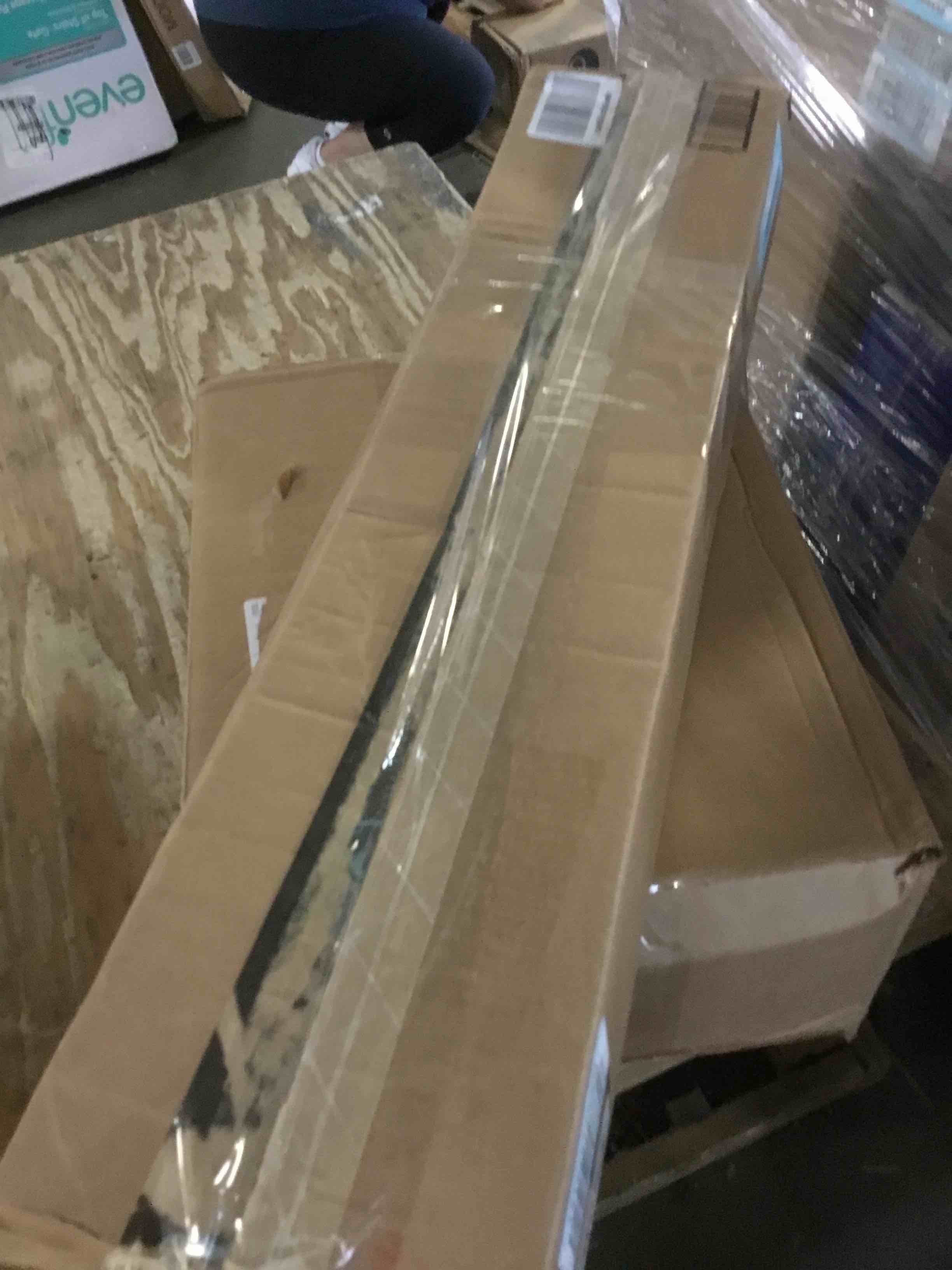 https://s3.amazonaws.com/lotting-images-prod/bidfta/BLU5665451_1696256706304.jpeg