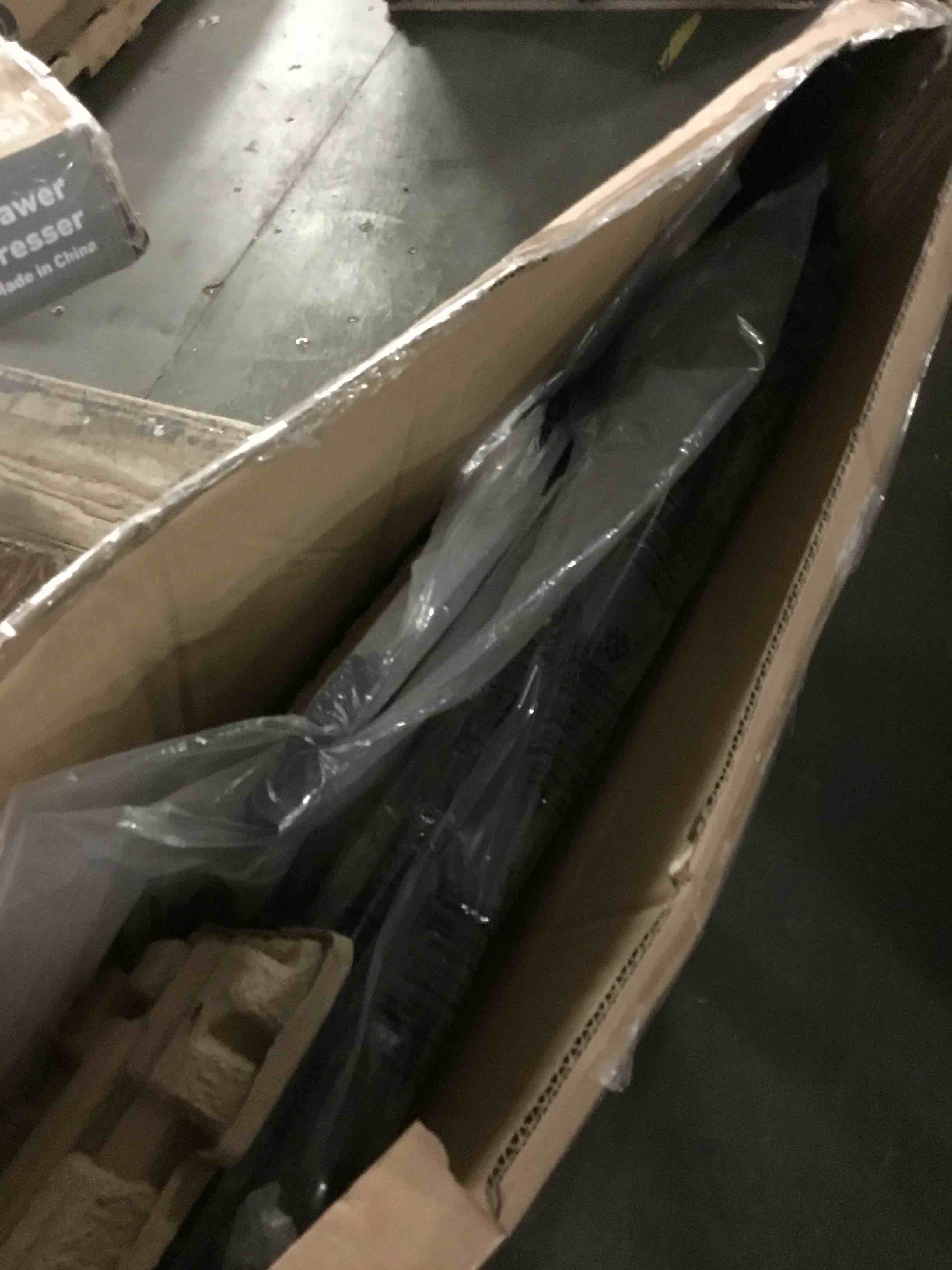 https://s3.amazonaws.com/lotting-images-prod/bidfta/BLU5665626_1696332863402.jpeg