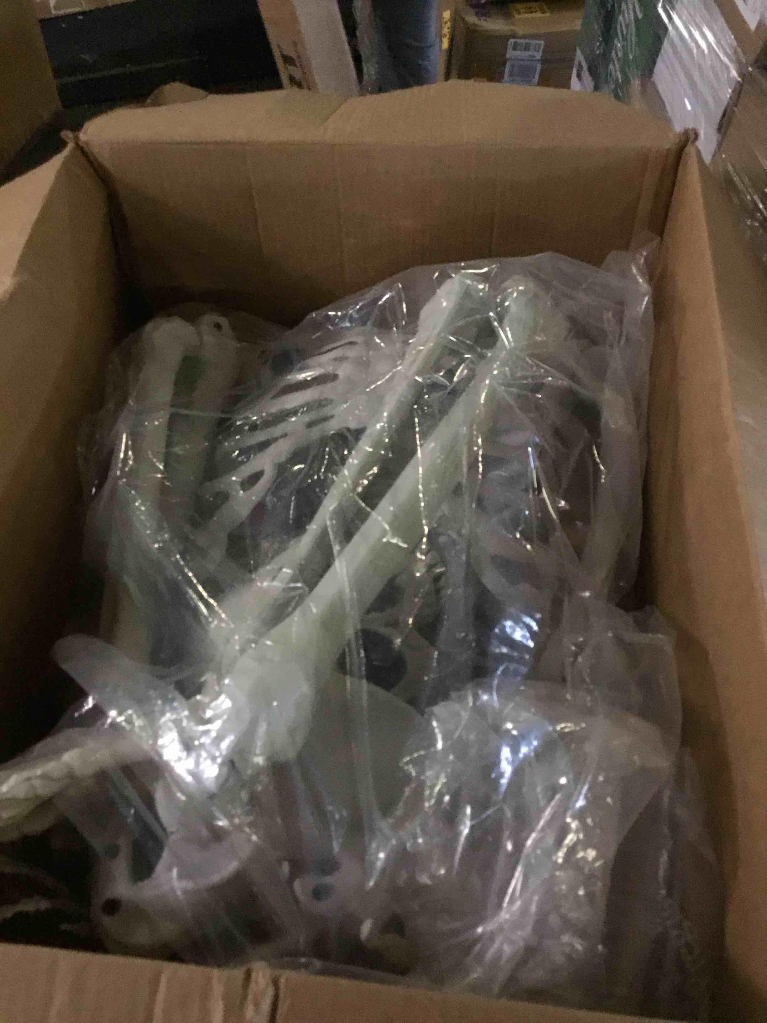 https://s3.amazonaws.com/lotting-images-prod/bidfta/BLU5665732_1696348205335.jpeg