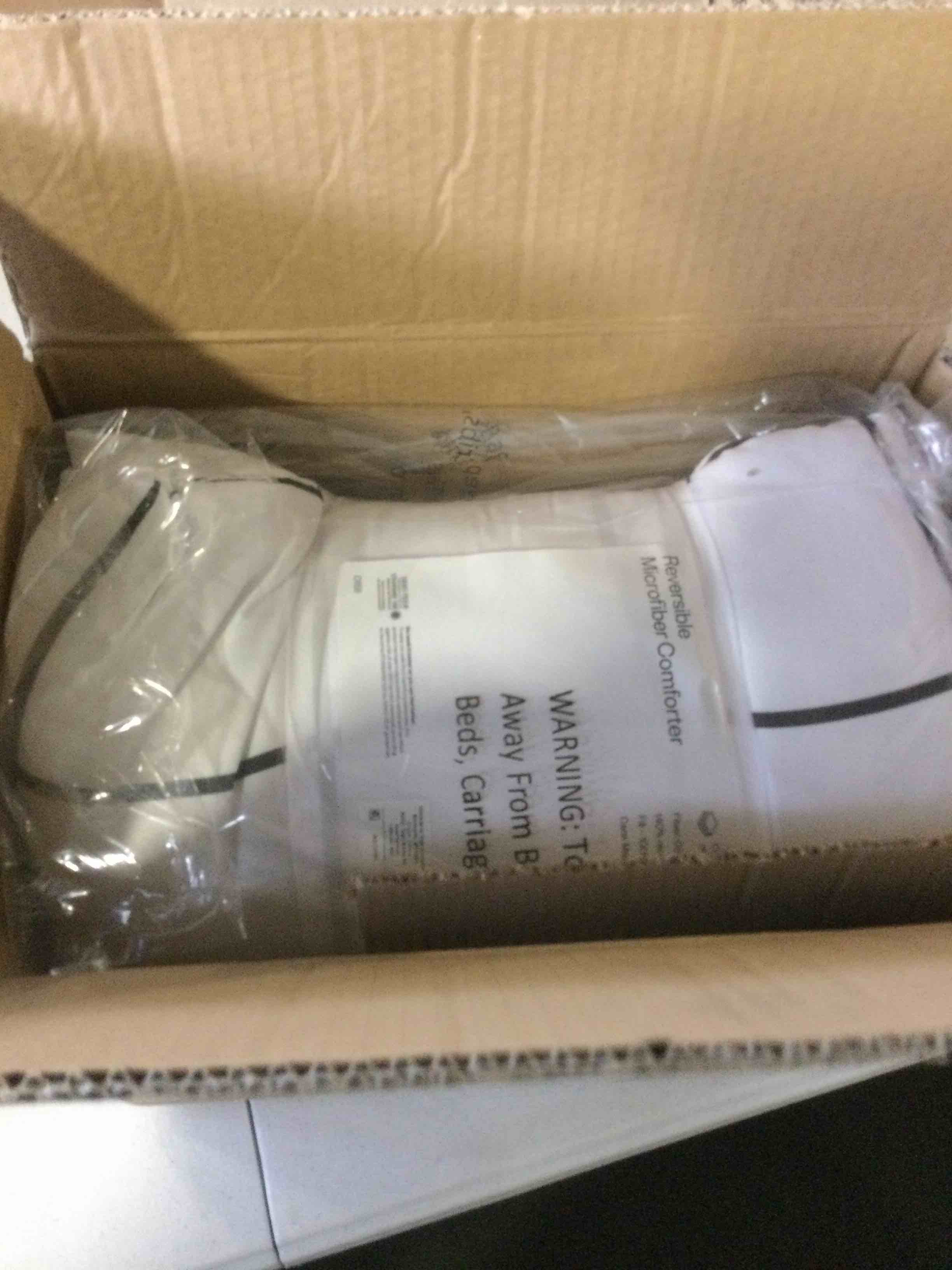 https://s3.amazonaws.com/lotting-images-prod/bidfta/BLU5667556_1695826895411.jpeg