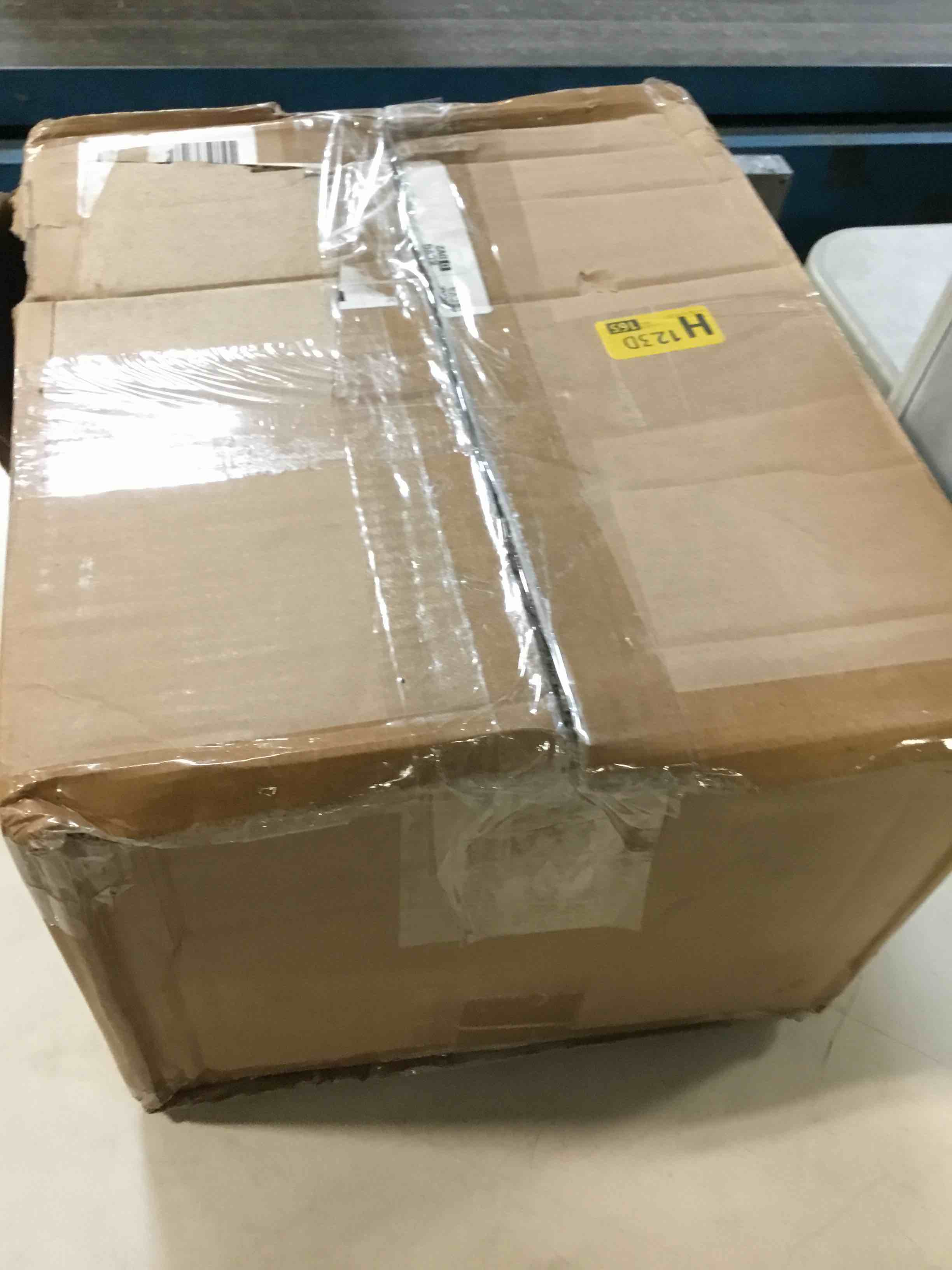 https://s3.amazonaws.com/lotting-images-prod/bidfta/BLU5670617_1695812414327.jpeg