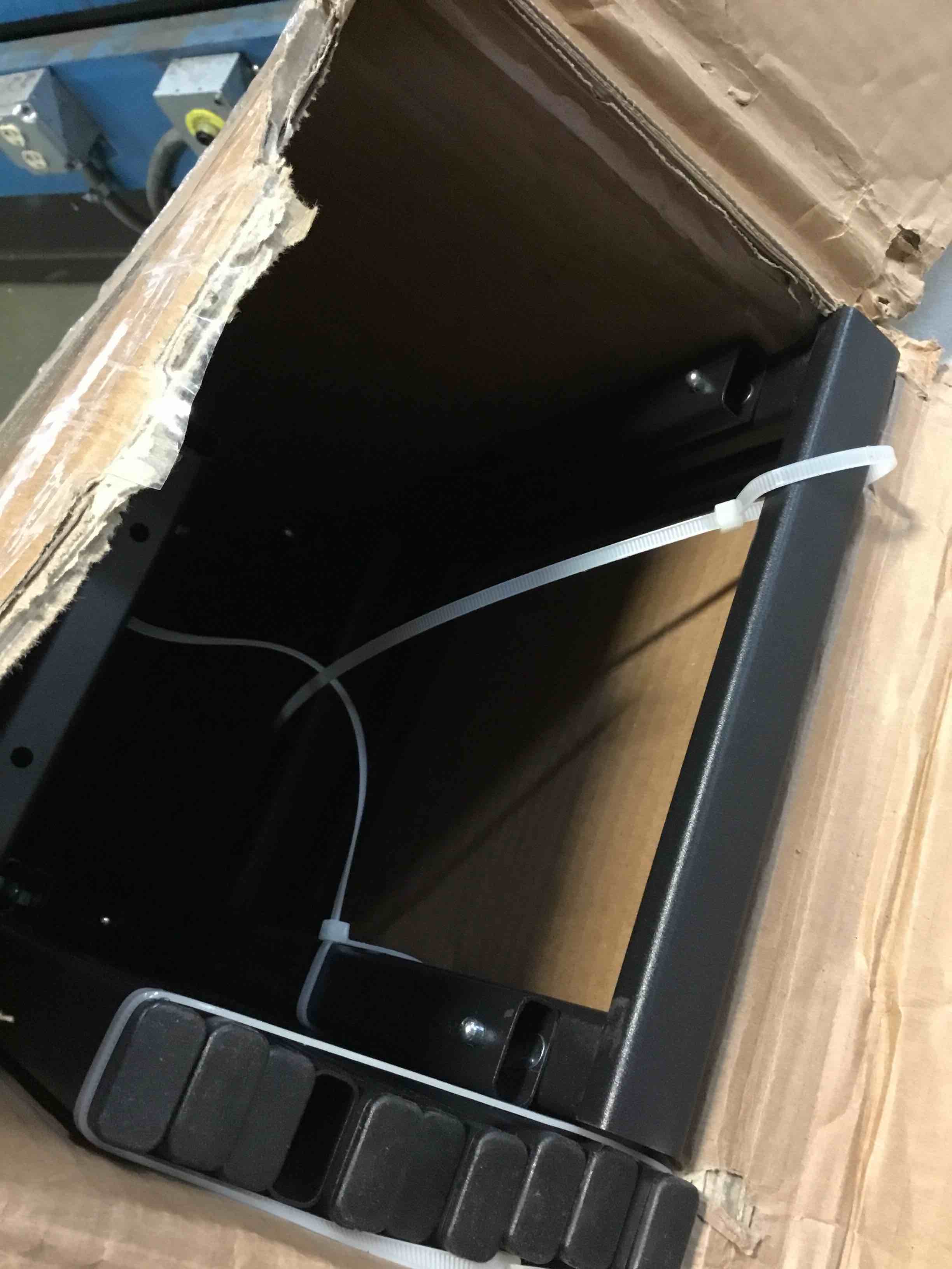 https://s3.amazonaws.com/lotting-images-prod/bidfta/BLU5671210_1695998411766.jpeg