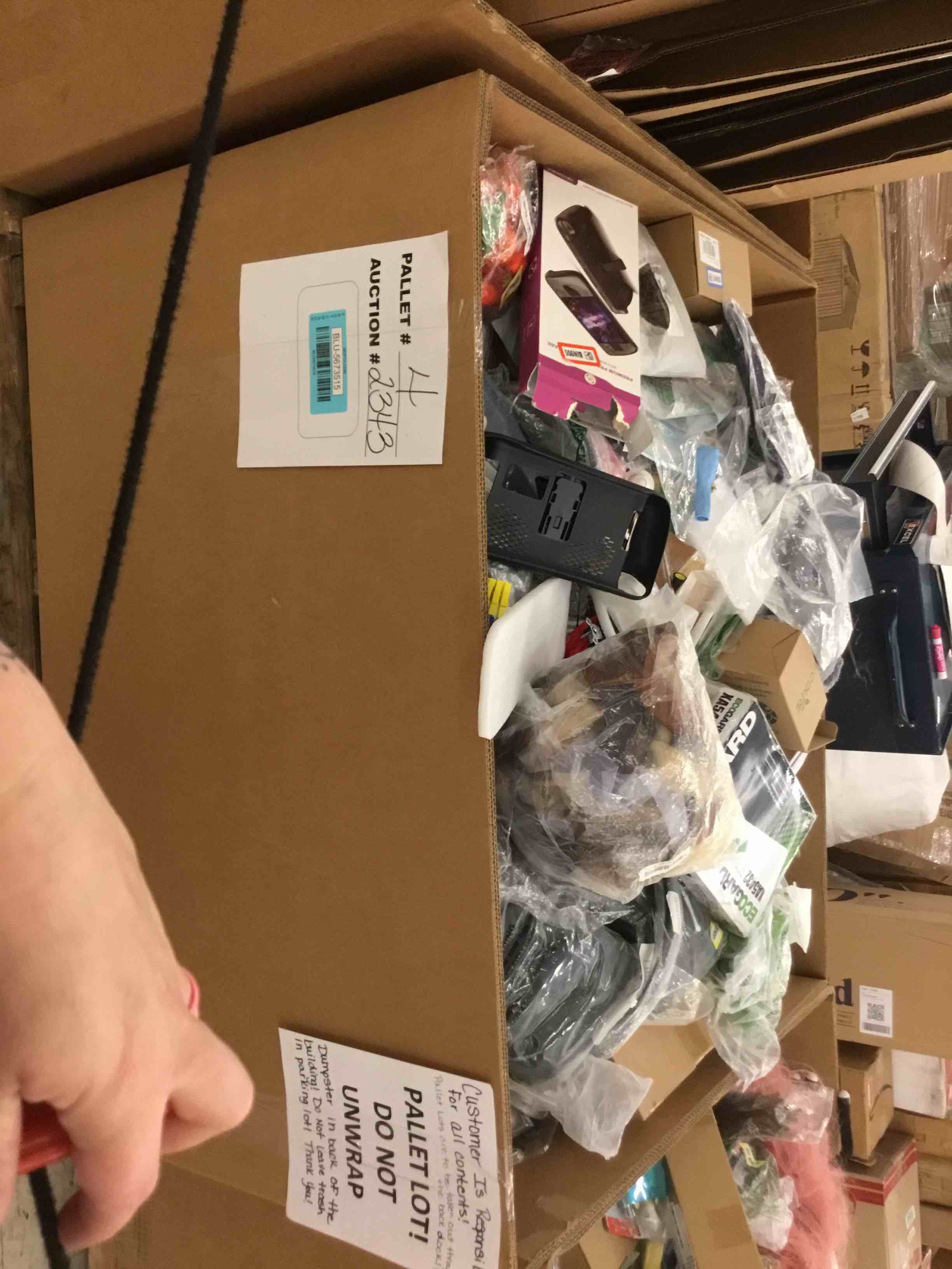 https://s3.amazonaws.com/lotting-images-prod/bidfta/BLU5673515_1715375362906.jpeg