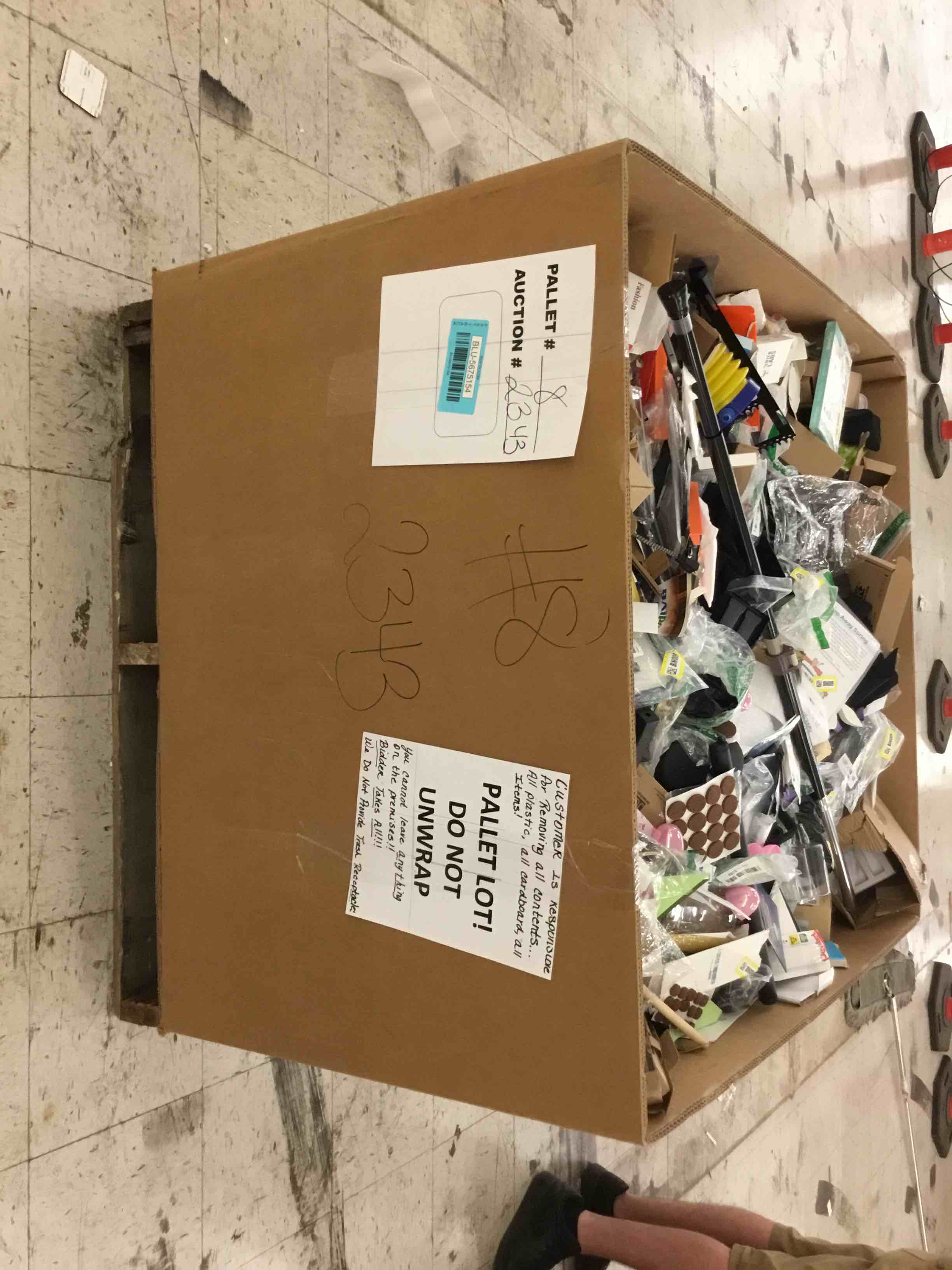 https://s3.amazonaws.com/lotting-images-prod/bidfta/BLU5675154_1715385128786.jpeg