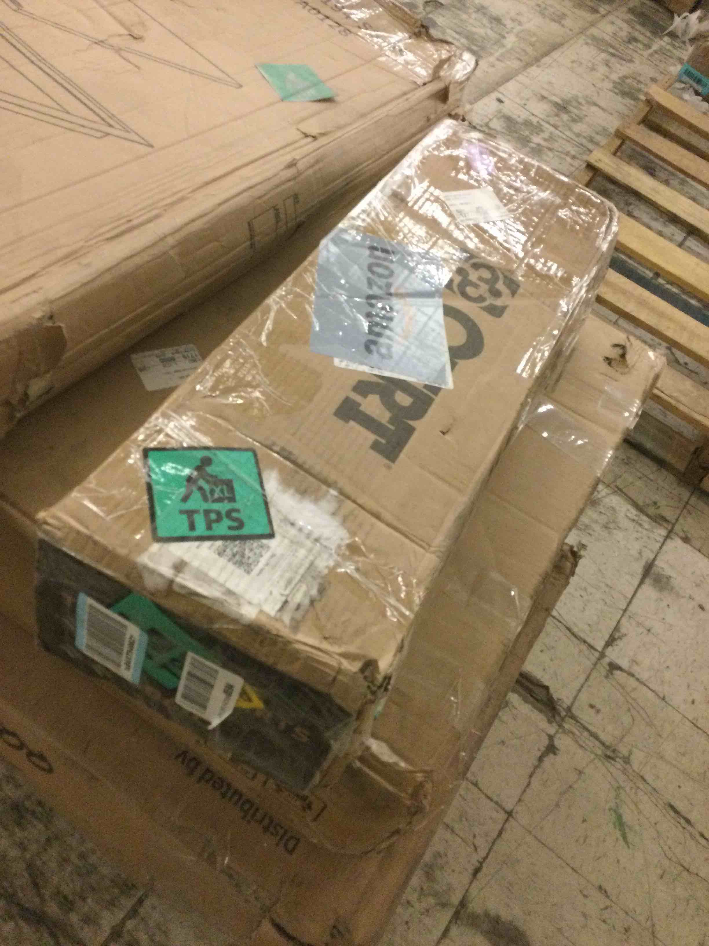 Condition photo showing Good Condition for CURT 60712 Double Lock Gooseneck Hitch, 2-5/16-Inch Flip-Over Ball 30K, Fits Select Chevrolet Silverado, GMC Sierra 1500, 2500, 3500 HD