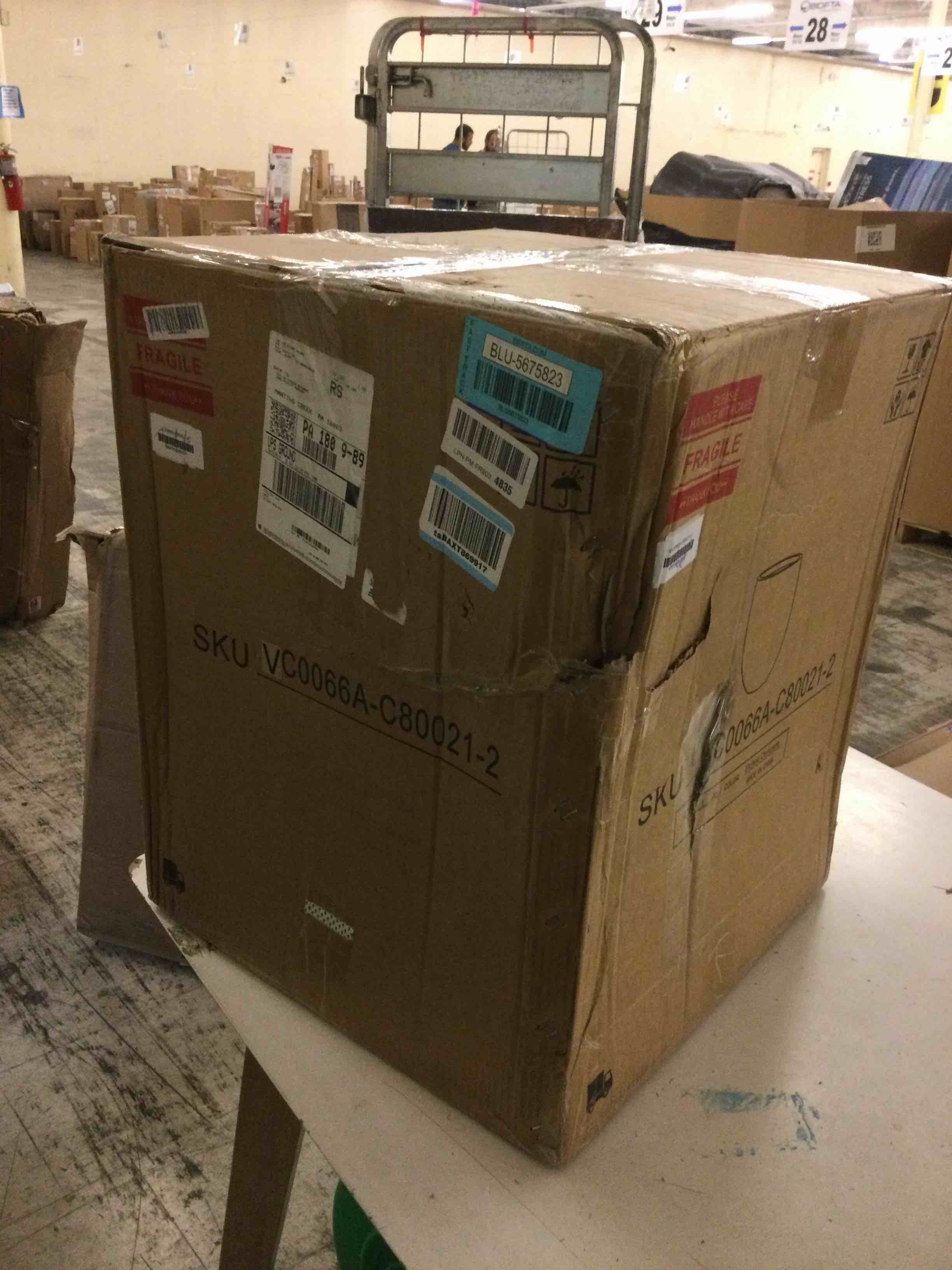 Condition photo showing Good Condition for gray ceramic pot 