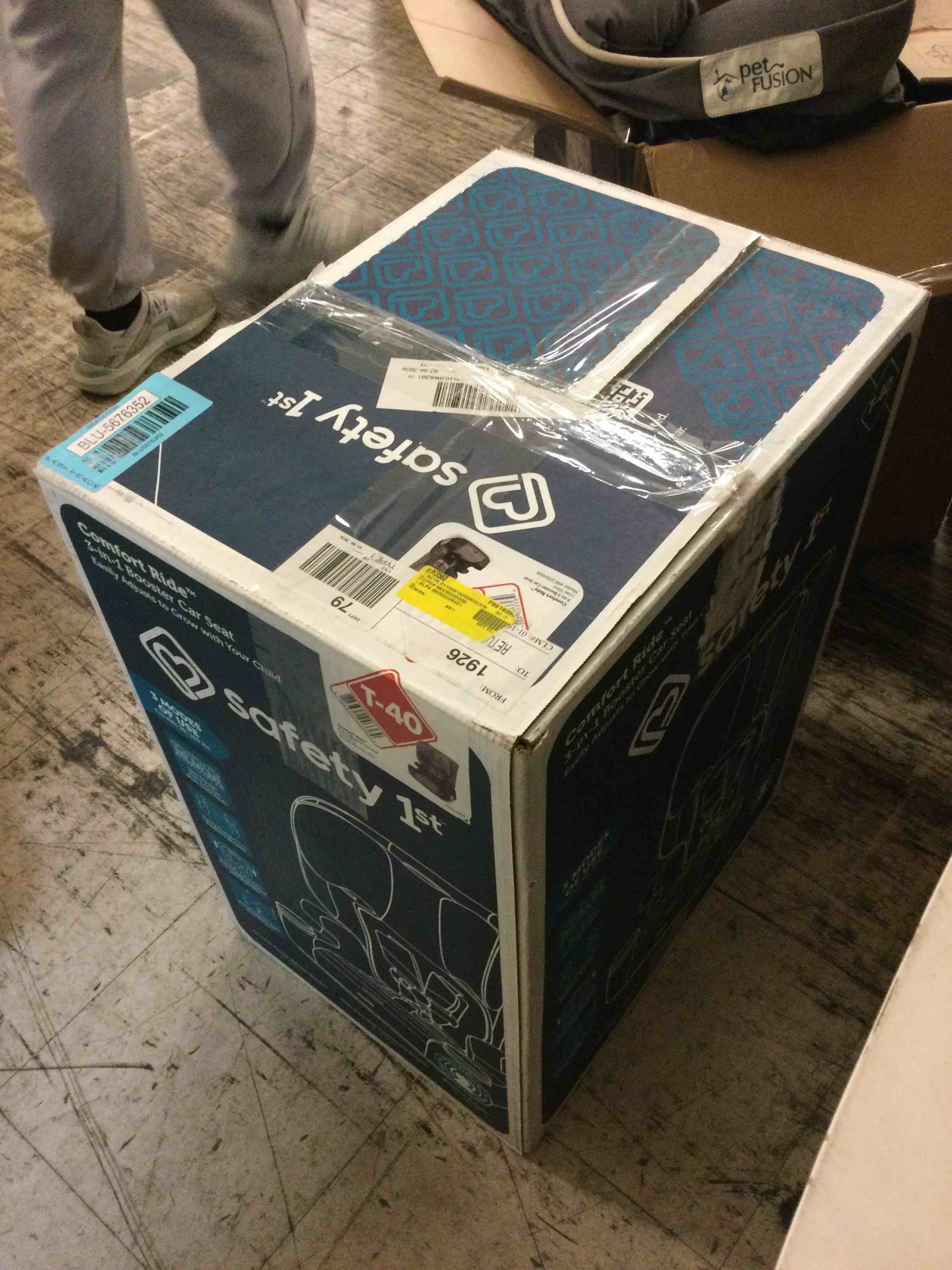https://s3.amazonaws.com/lotting-images-prod/bidfta/BLU5676352_1777566256956.jpeg