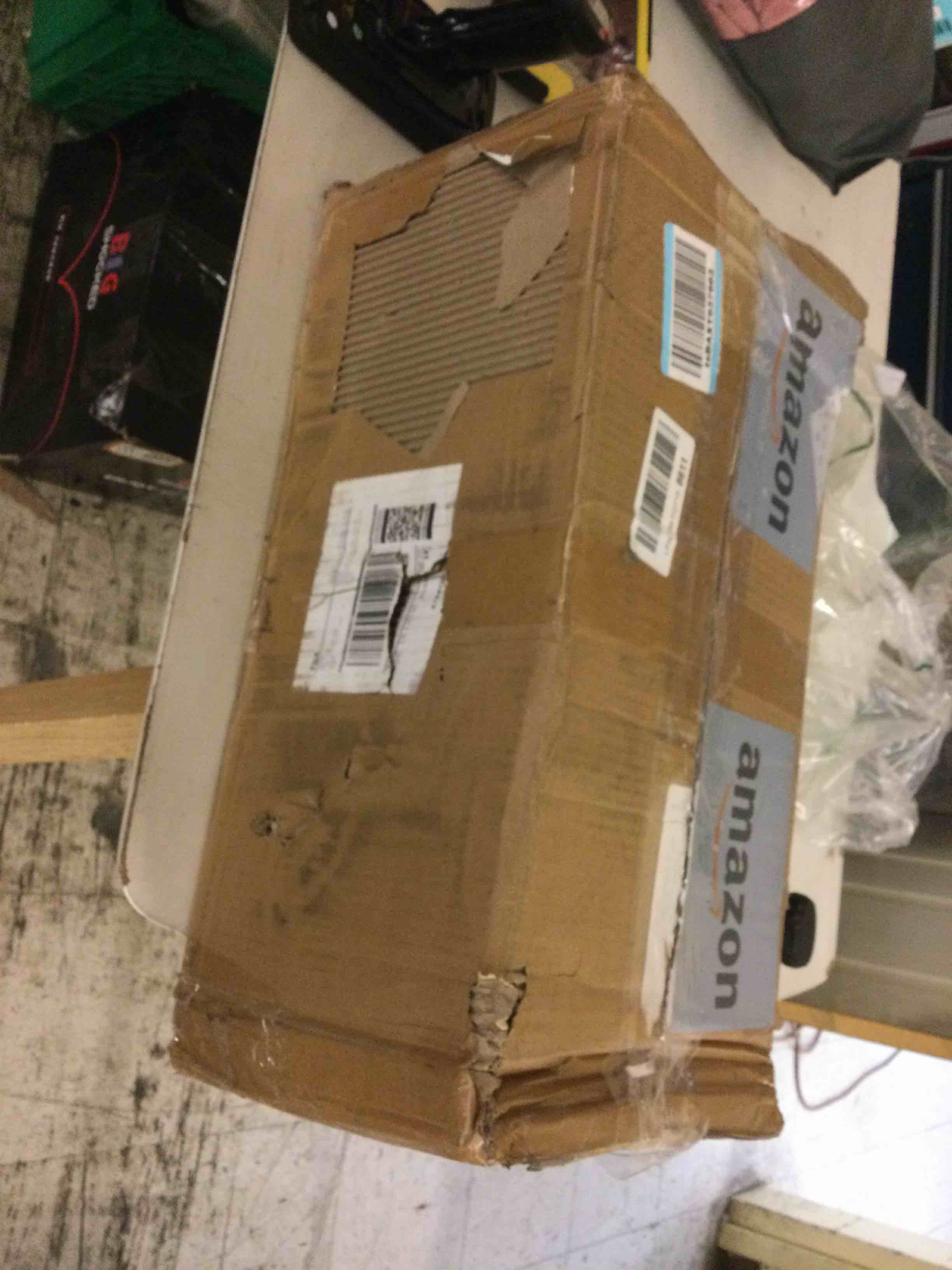 https://s3.amazonaws.com/lotting-images-prod/bidfta/BLU5676424_1777649417552.jpeg