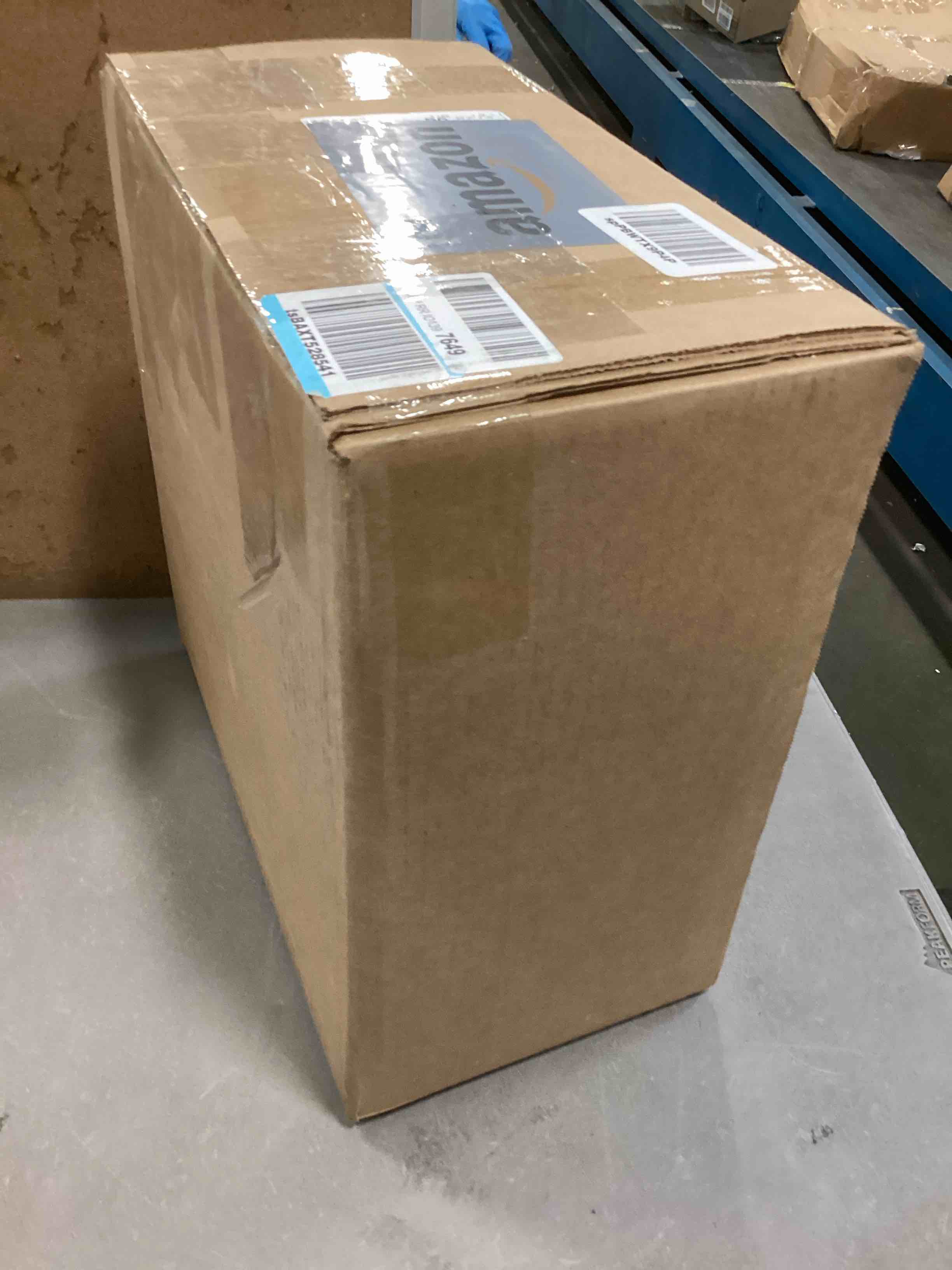 https://s3.amazonaws.com/lotting-images-prod/bidfta/BLU5683975_1713889512895.jpeg