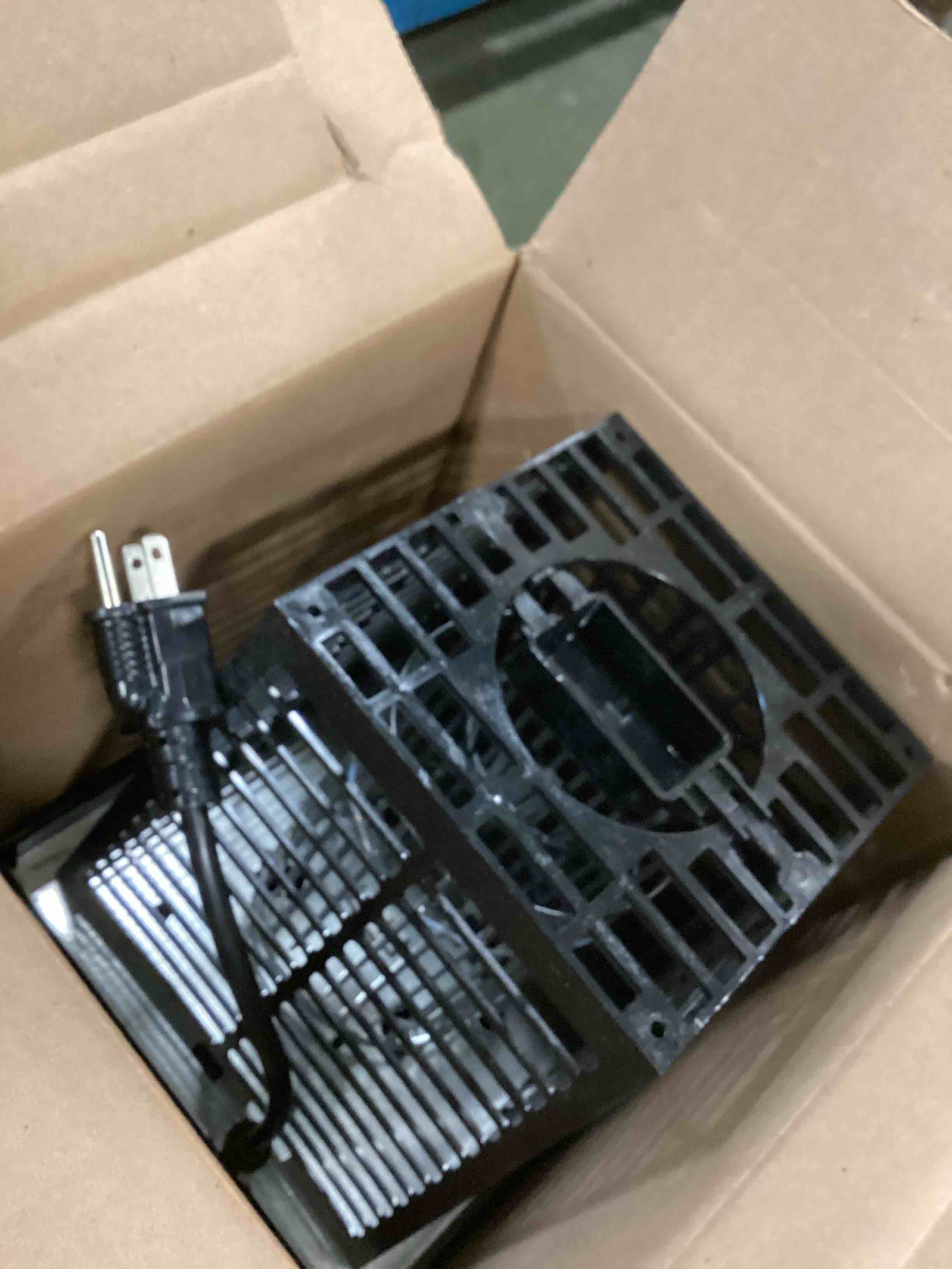 https://s3.amazonaws.com/lotting-images-prod/bidfta/BLU5684165_1713964420446.jpeg