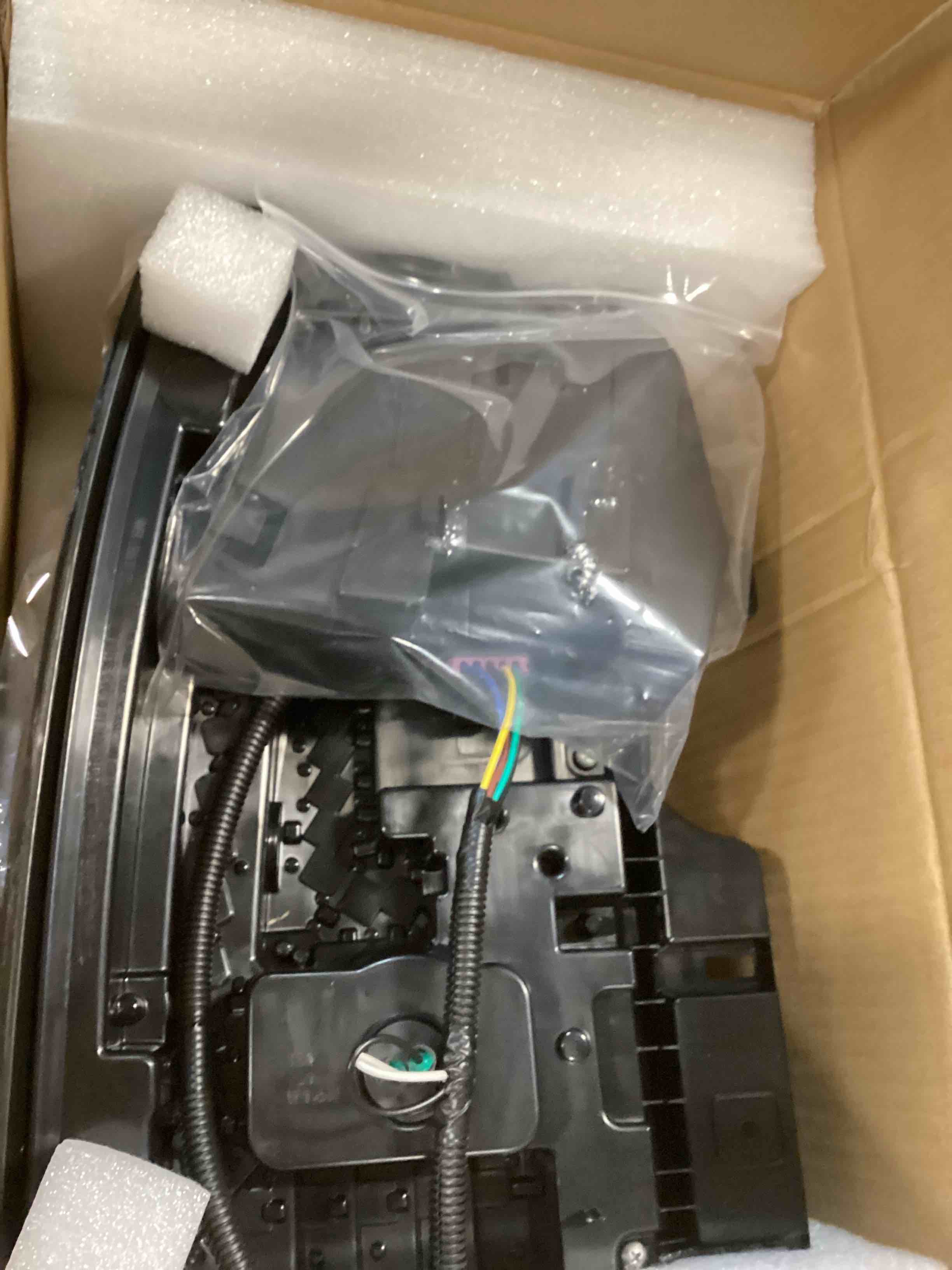 https://s3.amazonaws.com/lotting-images-prod/bidfta/BLU5684179_1713964609166.jpeg
