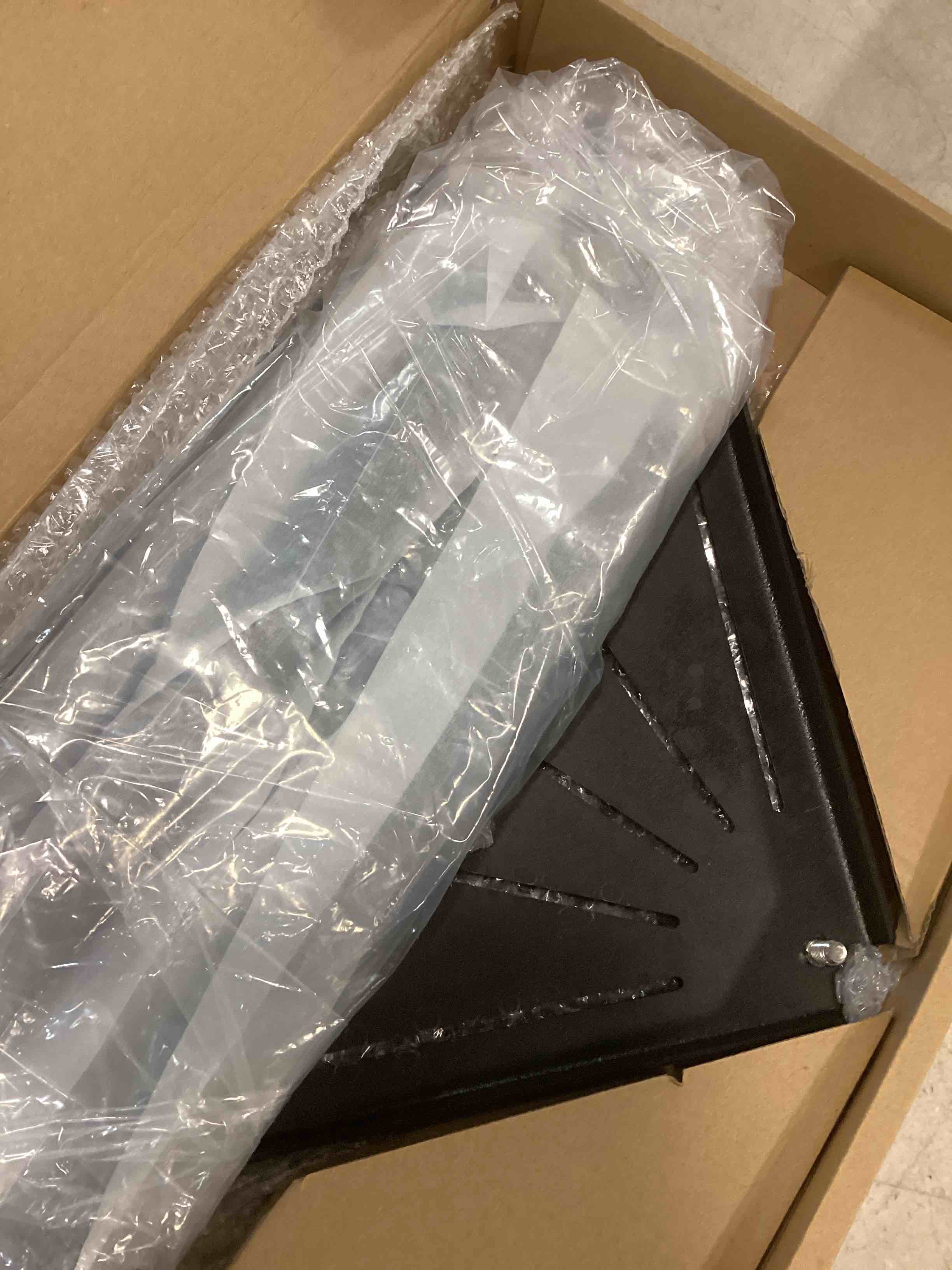 https://s3.amazonaws.com/lotting-images-prod/bidfta/BLU5684625_1714135882274.jpeg