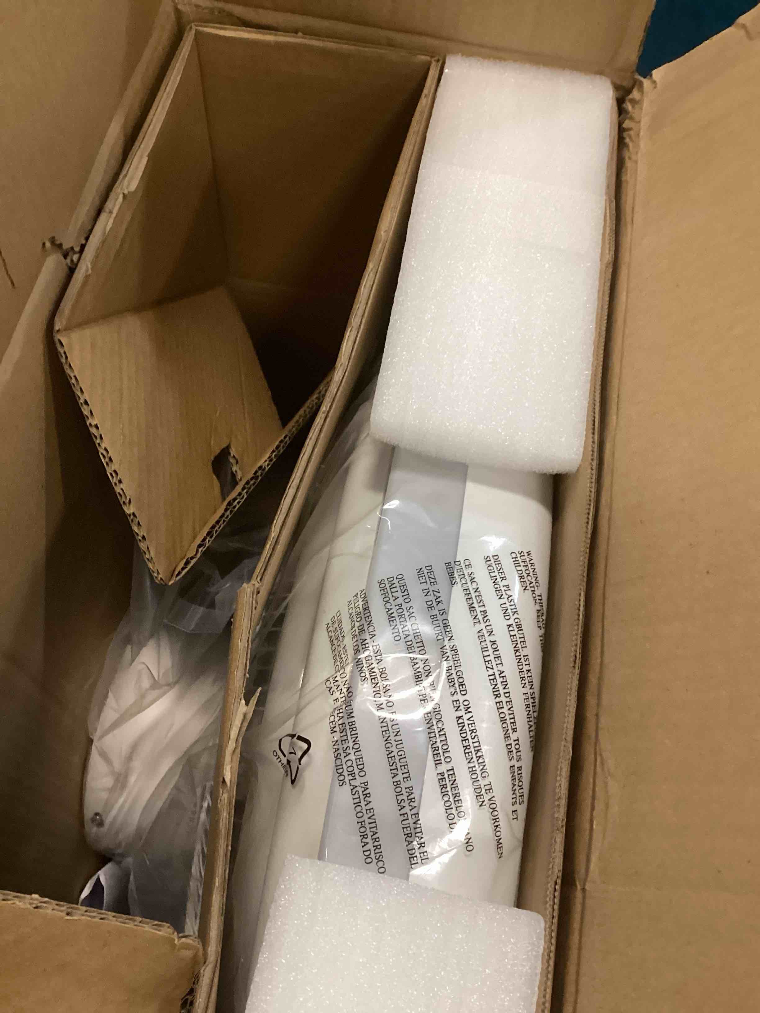 https://s3.amazonaws.com/lotting-images-prod/bidfta/BLU5684808_1714159987452.jpeg