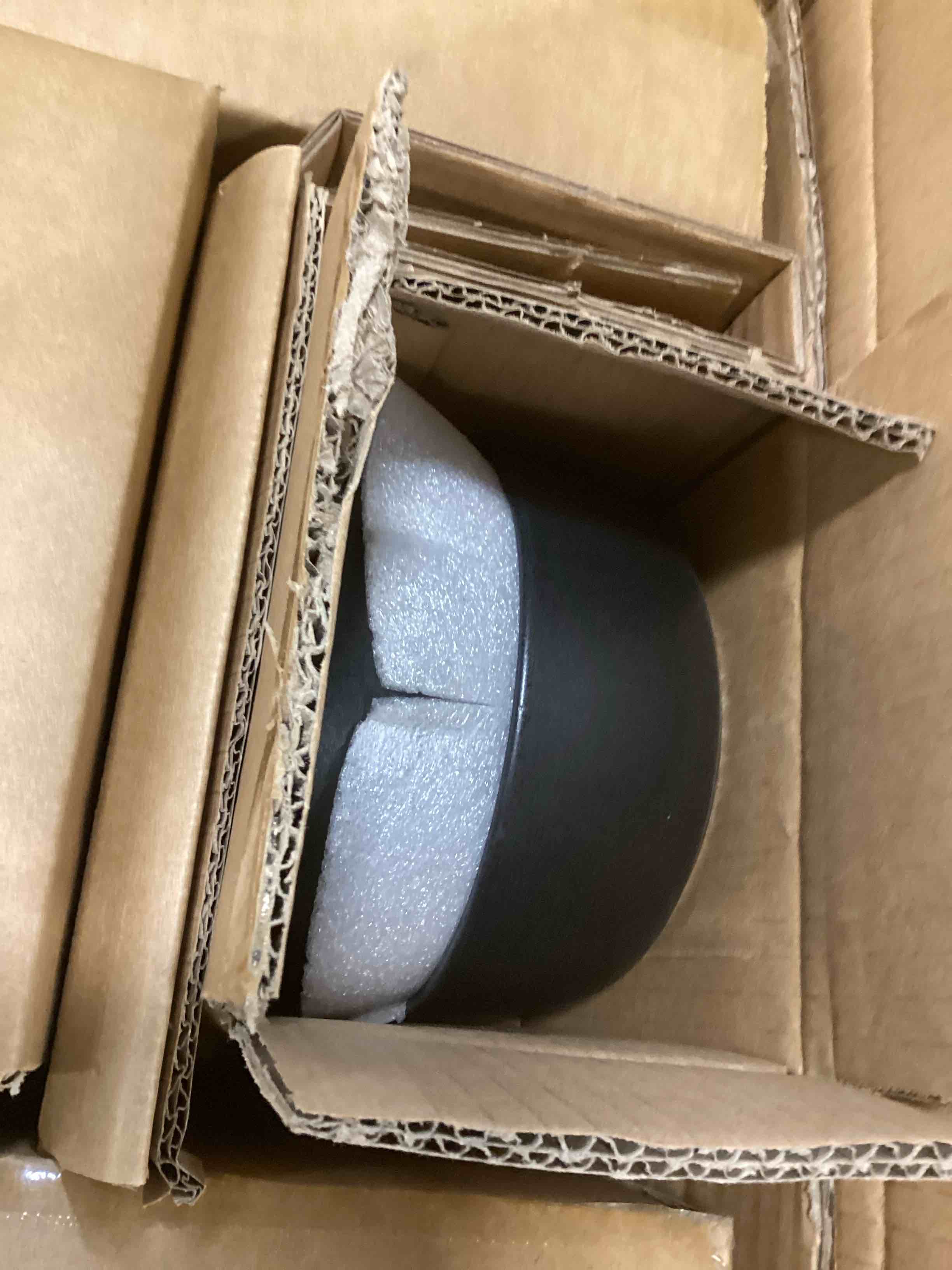 https://s3.amazonaws.com/lotting-images-prod/bidfta/BLU5684892_1714220915717.jpeg