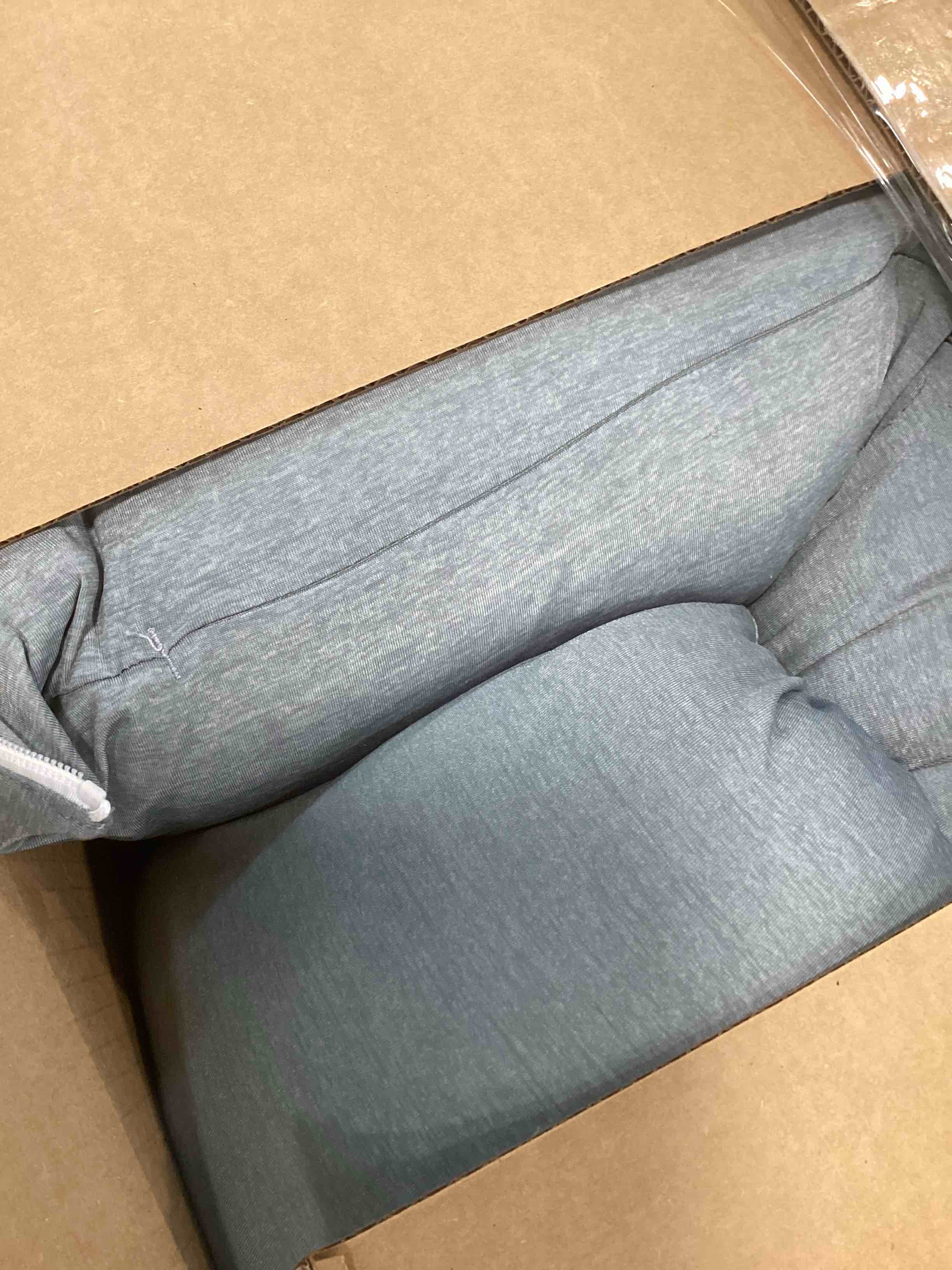 https://s3.amazonaws.com/lotting-images-prod/bidfta/BLU5684908_1714222614824.jpeg