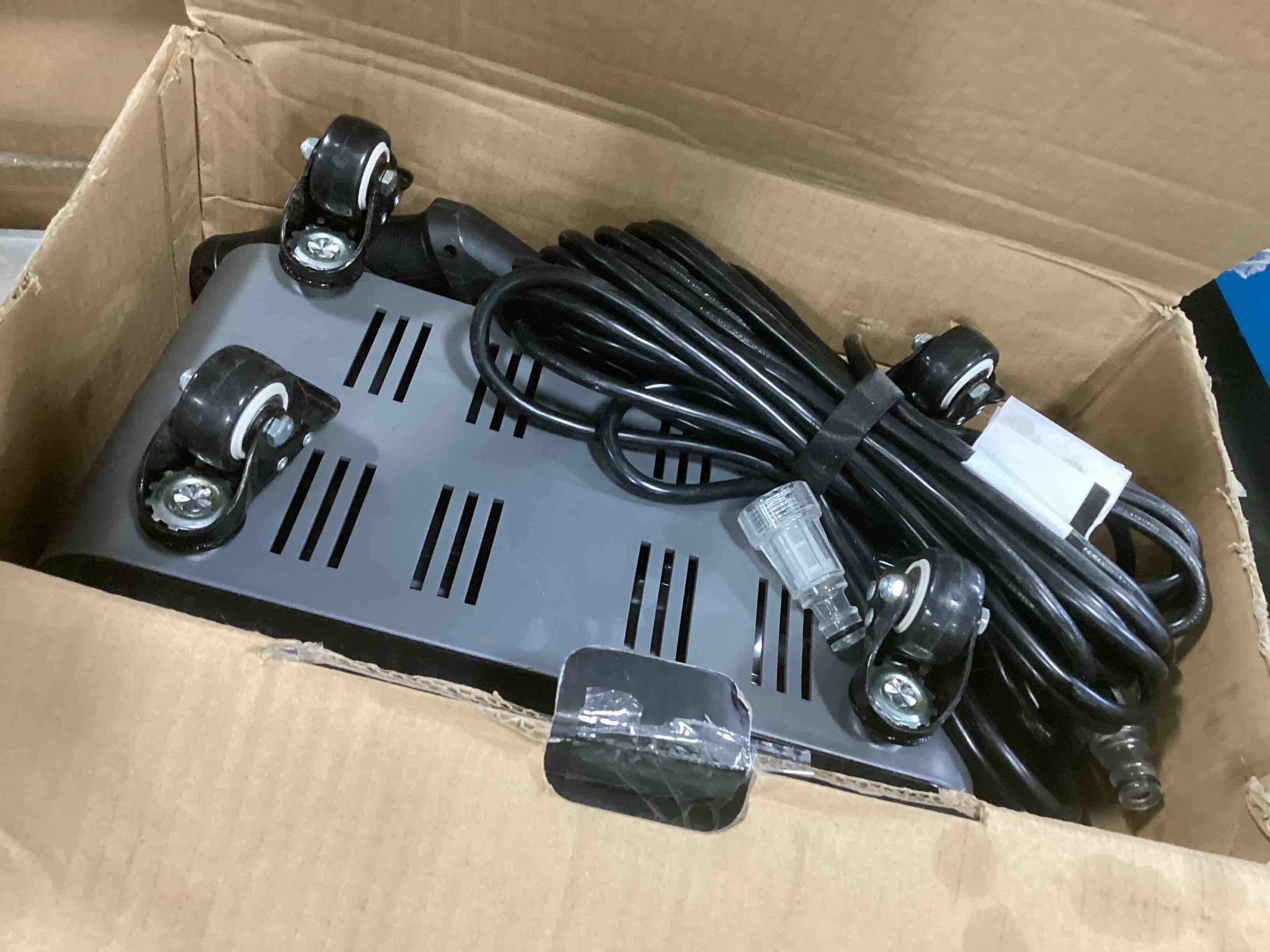 https://s3.amazonaws.com/lotting-images-prod/bidfta/BLU5685462_1714053519017.jpeg