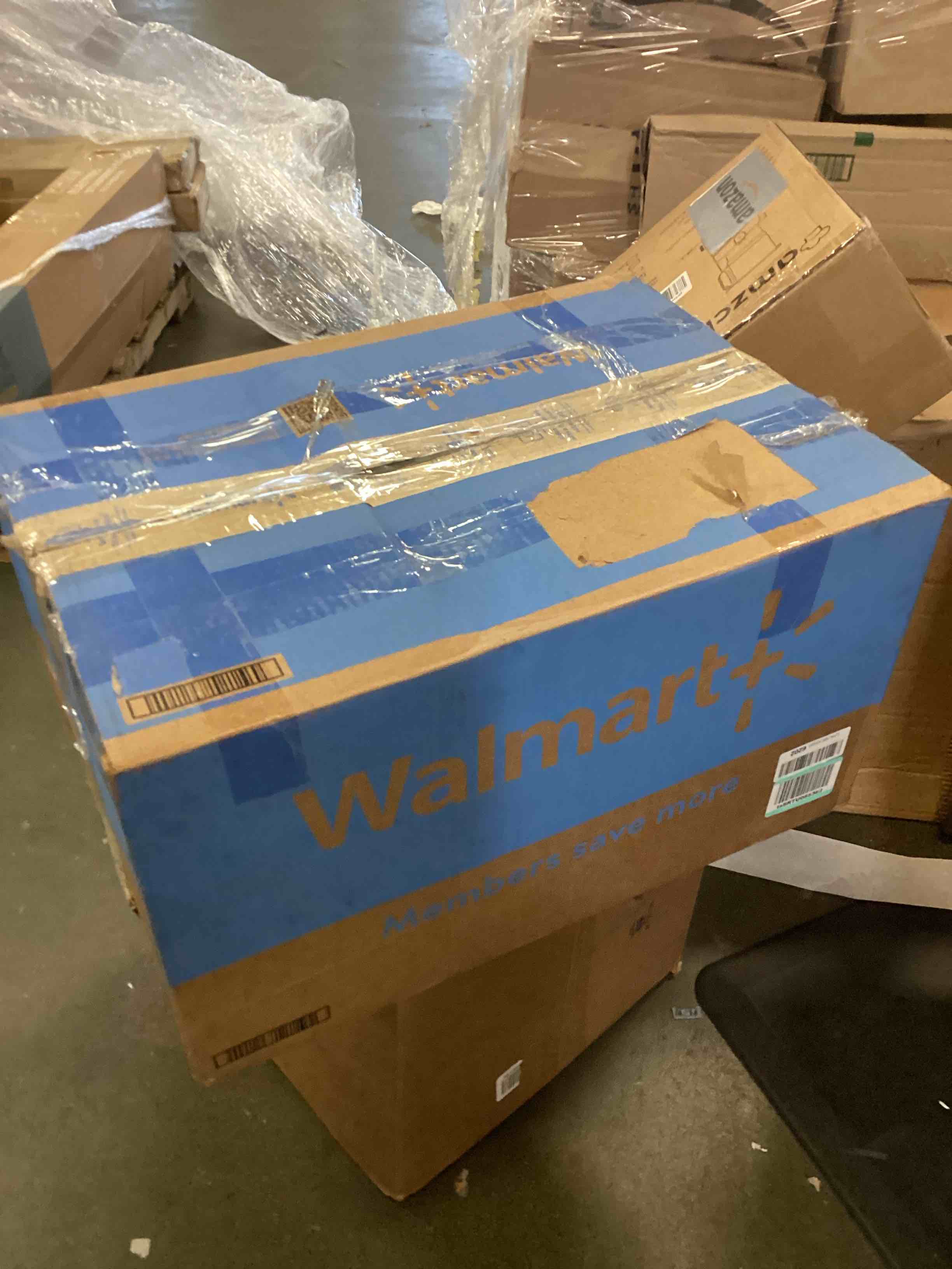 https://s3.amazonaws.com/lotting-images-prod/bidfta/BLU5685575_1714066531733.jpeg