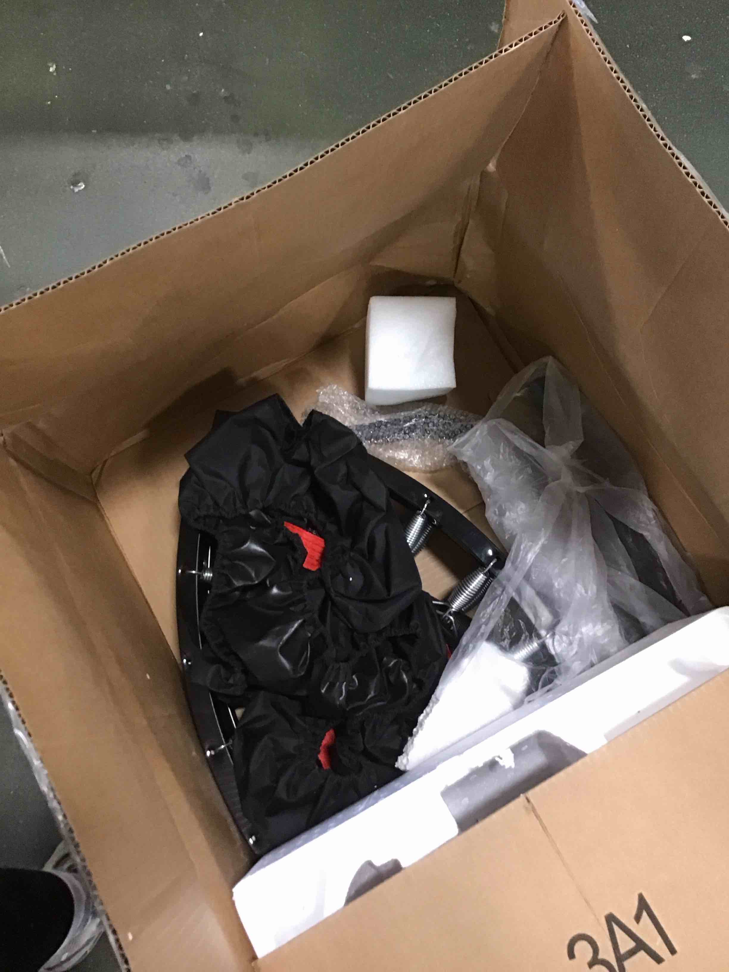 https://s3.amazonaws.com/lotting-images-prod/bidfta/BLU5685648_1714075937697.jpeg