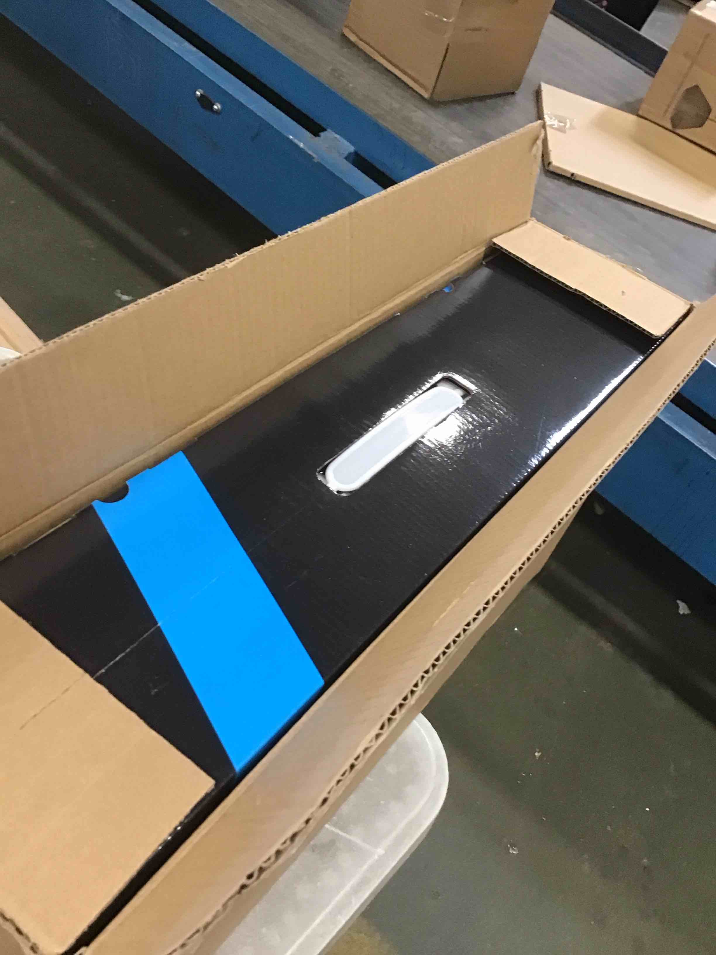 https://s3.amazonaws.com/lotting-images-prod/bidfta/BLU5685650_1714076067629.jpeg
