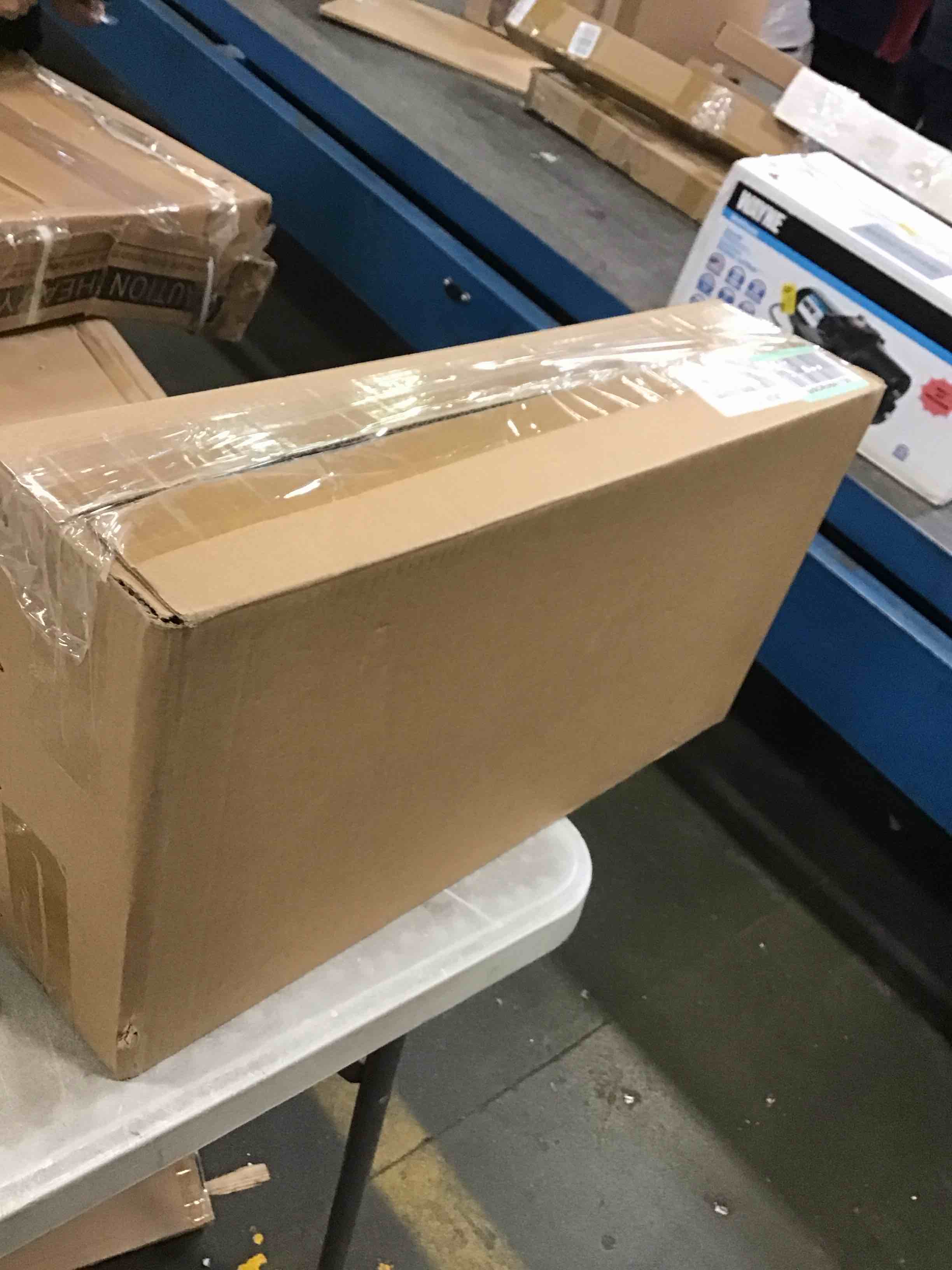https://s3.amazonaws.com/lotting-images-prod/bidfta/BLU5685650_1714076078697.jpeg
