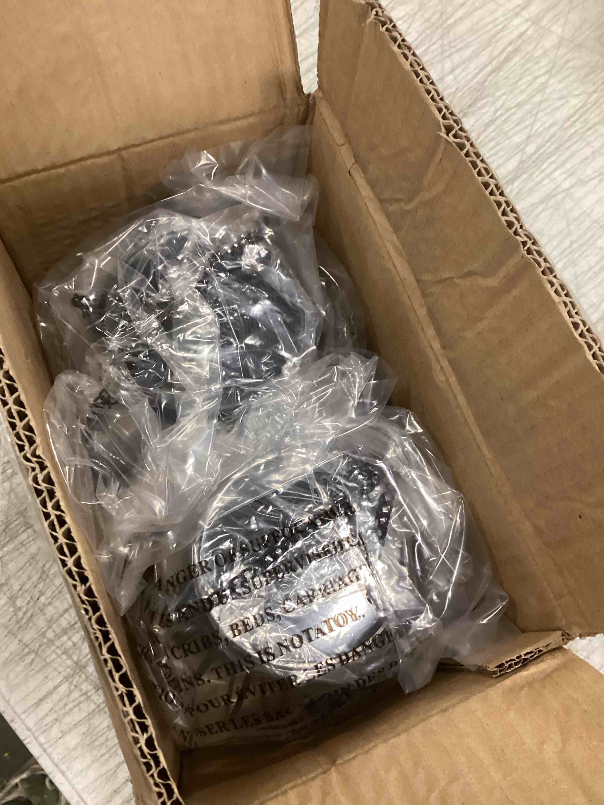 https://s3.amazonaws.com/lotting-images-prod/bidfta/BLU5685663_1714130267935.jpeg