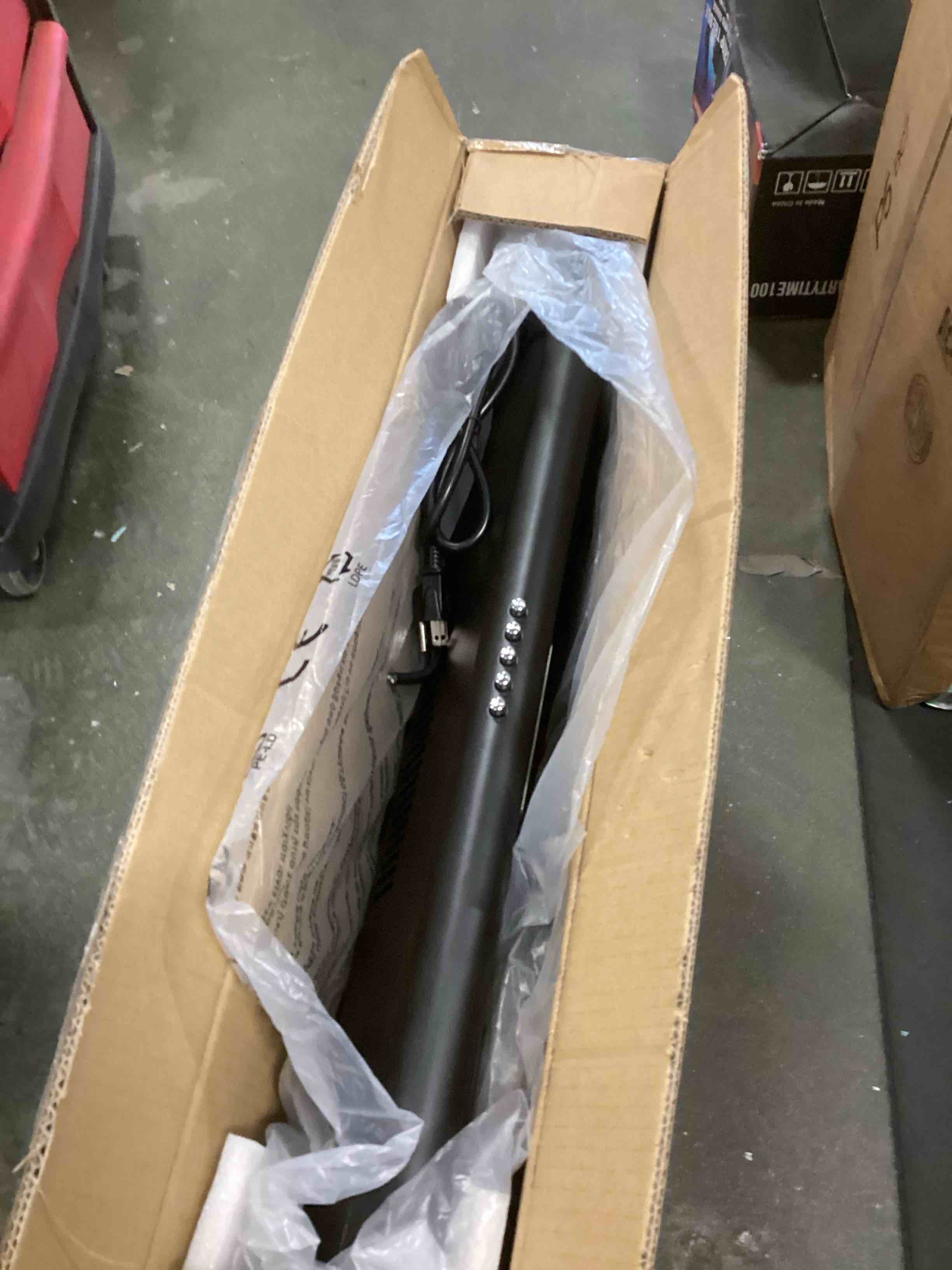 https://s3.amazonaws.com/lotting-images-prod/bidfta/BLU5685736_1714138259824.jpeg