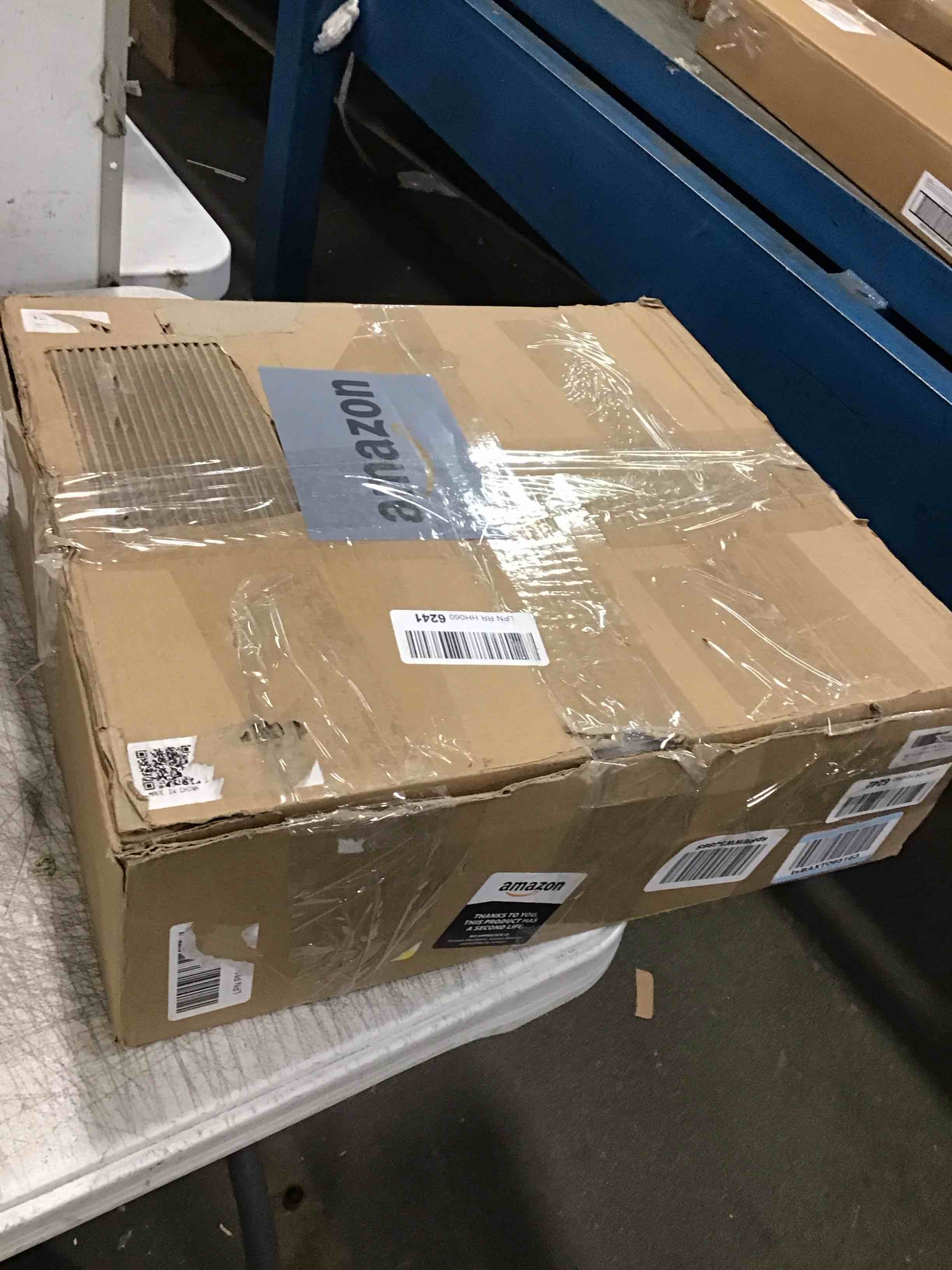 https://s3.amazonaws.com/lotting-images-prod/bidfta/BLU5685908_1714156789440.jpeg