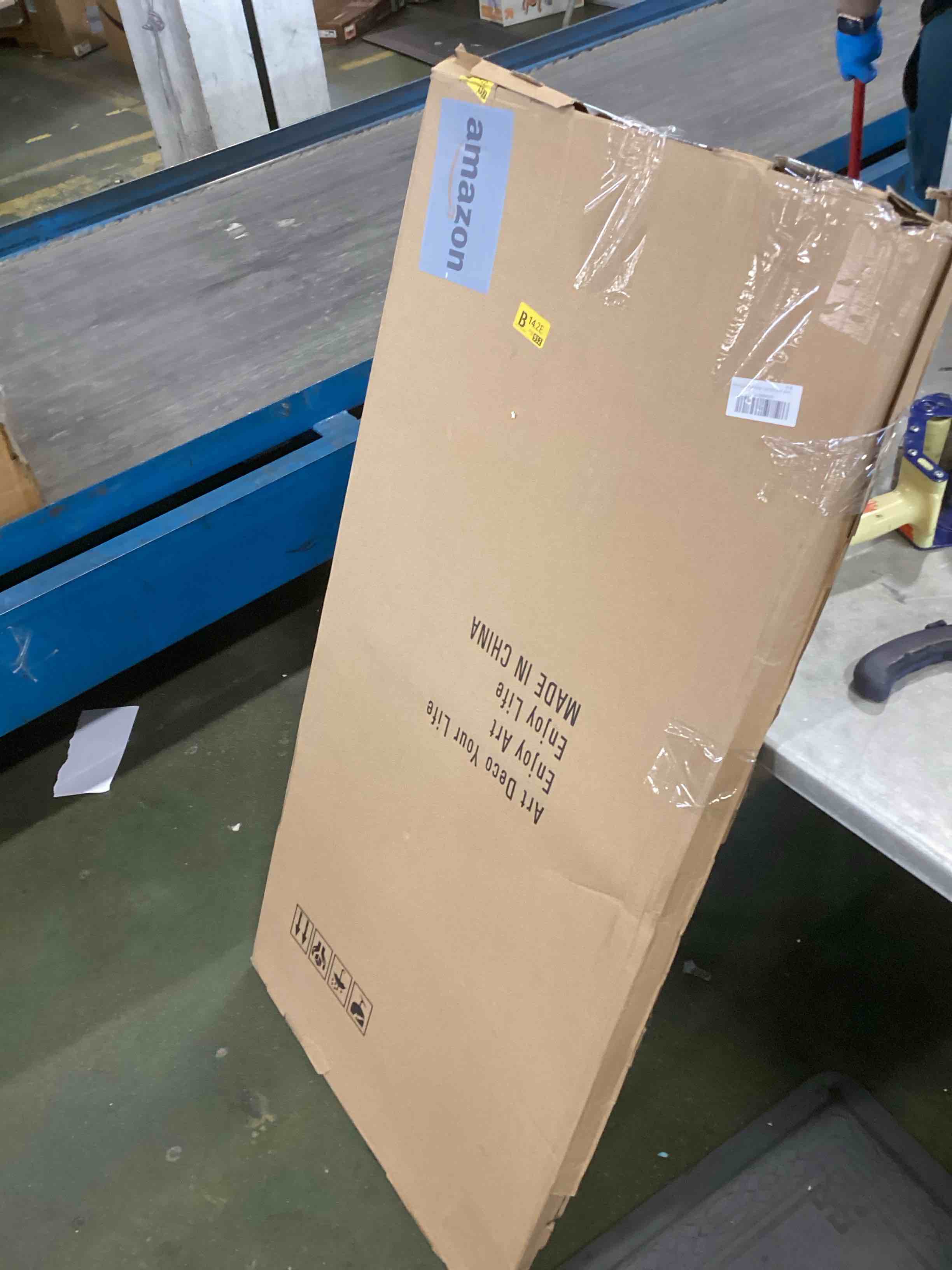 https://s3.amazonaws.com/lotting-images-prod/bidfta/BLU5686122_1714311889288.jpeg