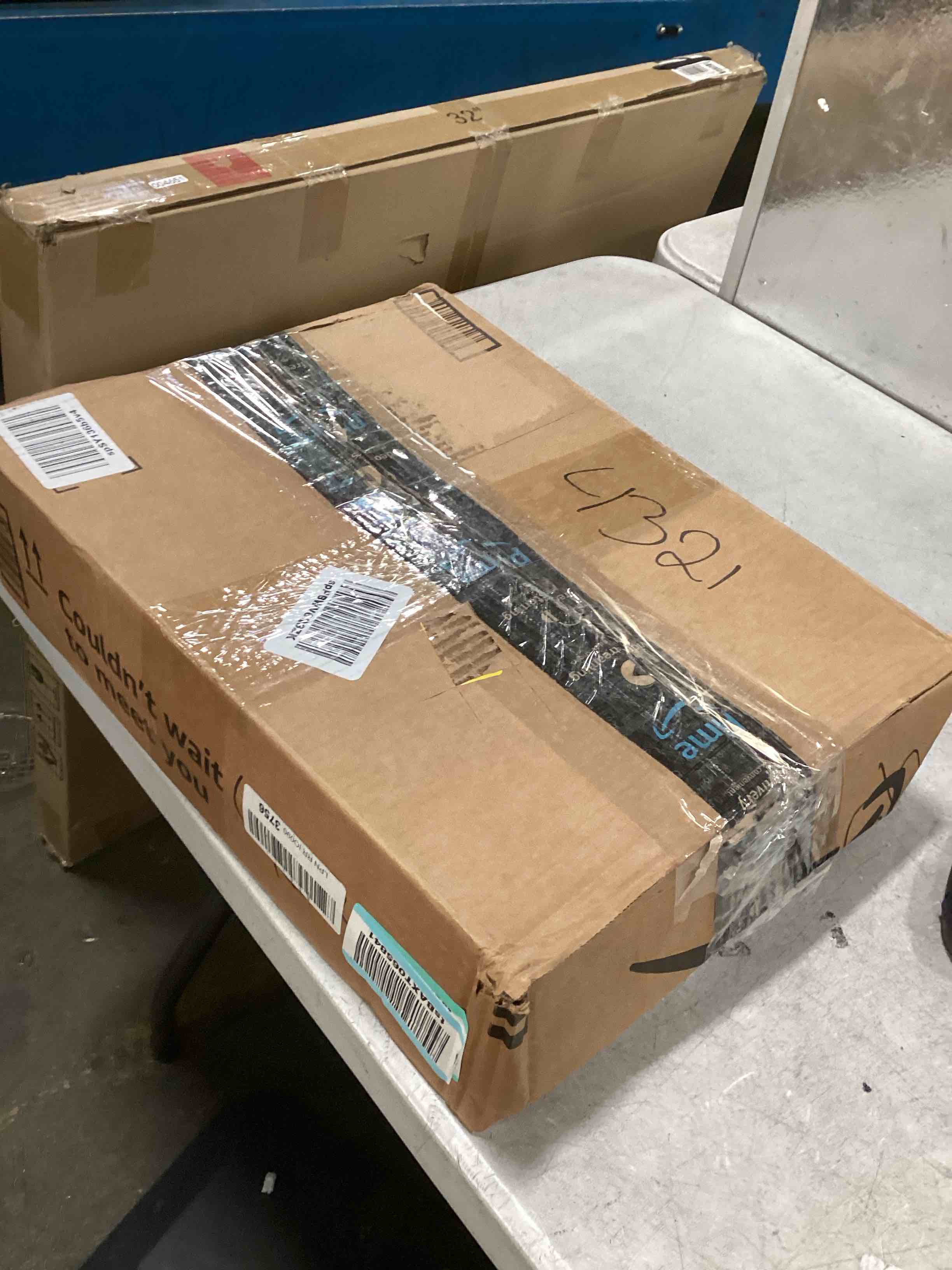 https://s3.amazonaws.com/lotting-images-prod/bidfta/BLU5686514_1714388790935.jpeg