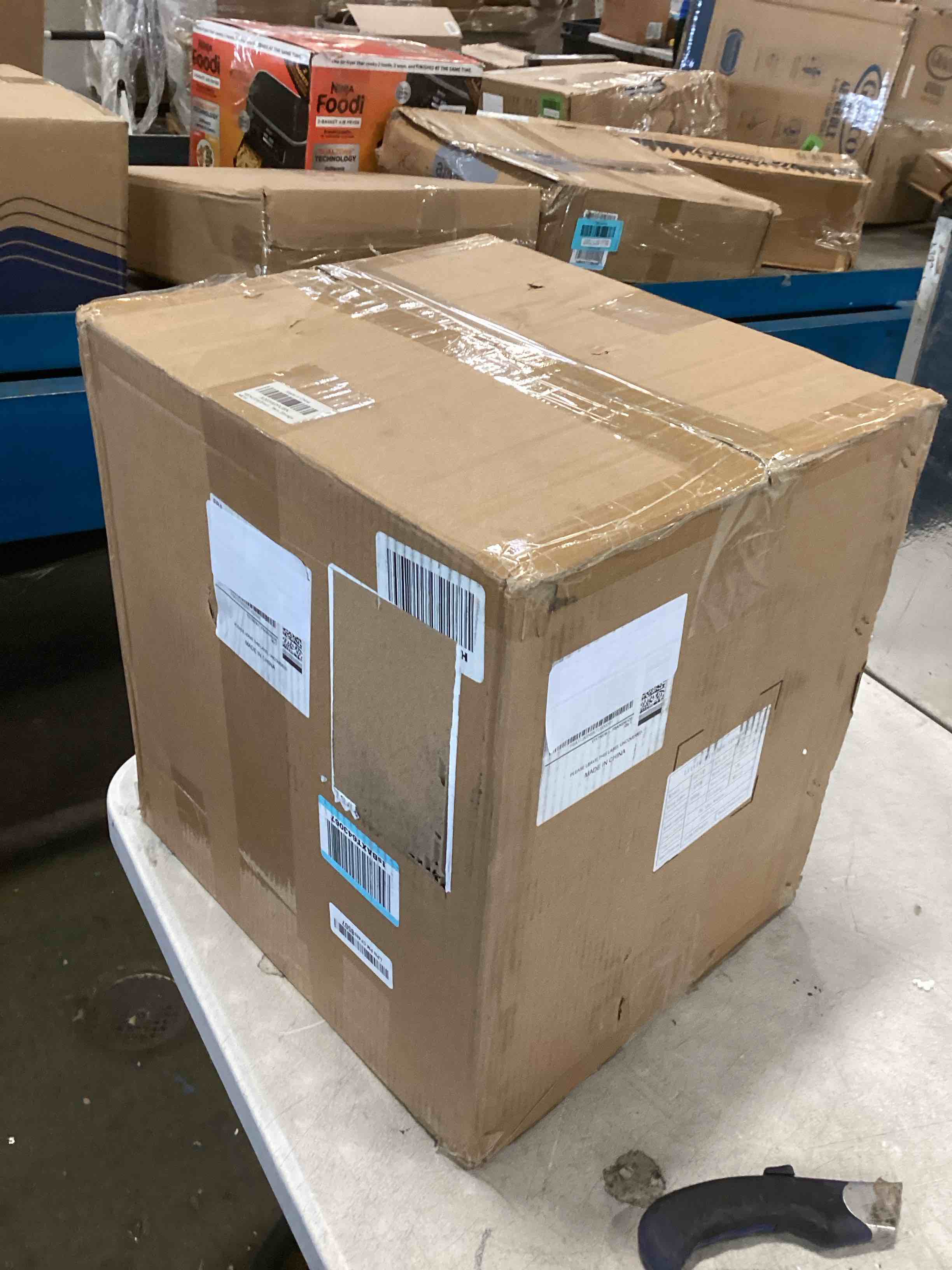 https://s3.amazonaws.com/lotting-images-prod/bidfta/BLU5686601_1714396330881.jpeg