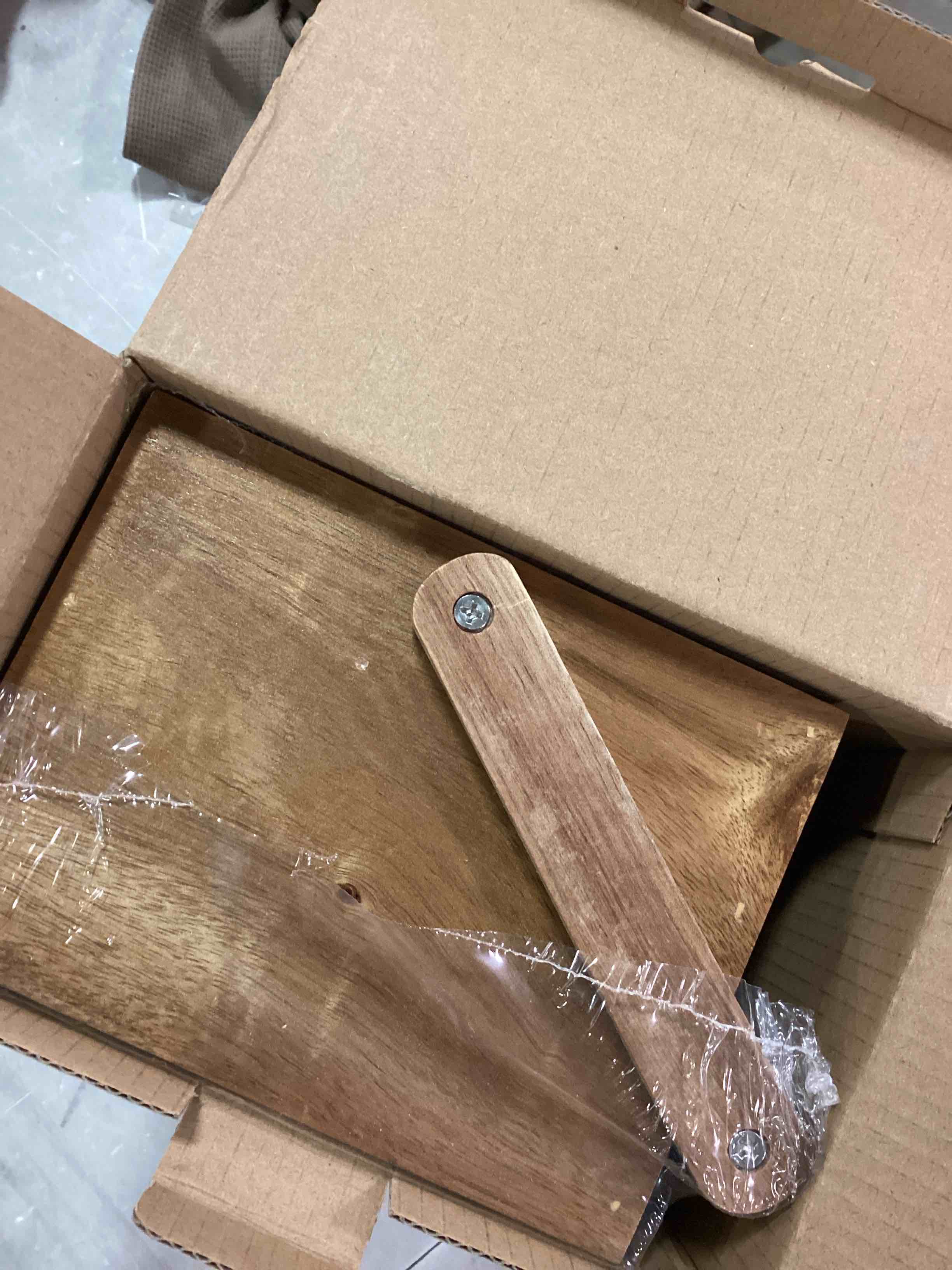 https://s3.amazonaws.com/lotting-images-prod/bidfta/BLU5687030_1714404629134.jpeg