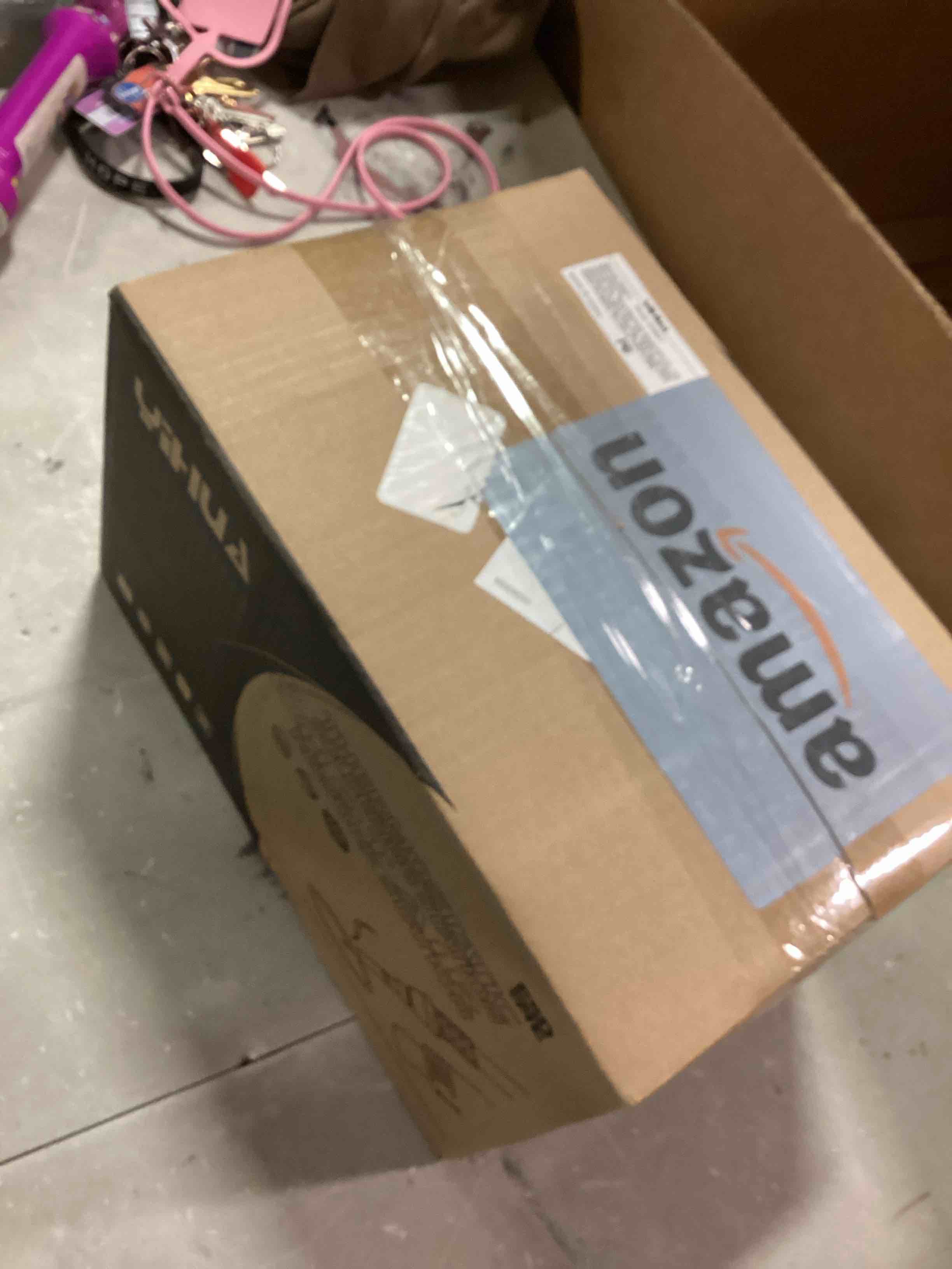 https://s3.amazonaws.com/lotting-images-prod/bidfta/BLU5687137_1714416149319.jpeg