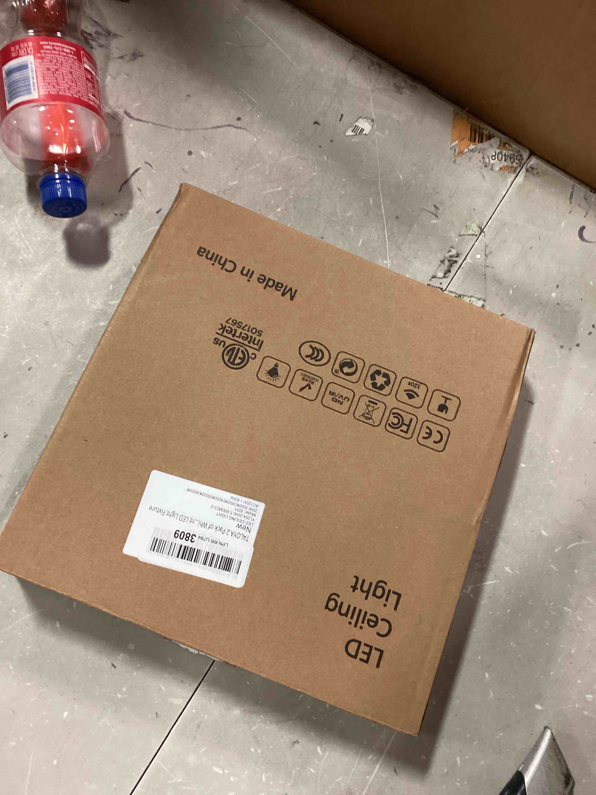 https://s3.amazonaws.com/lotting-images-prod/bidfta/BLU5687157_1714417481915.jpeg