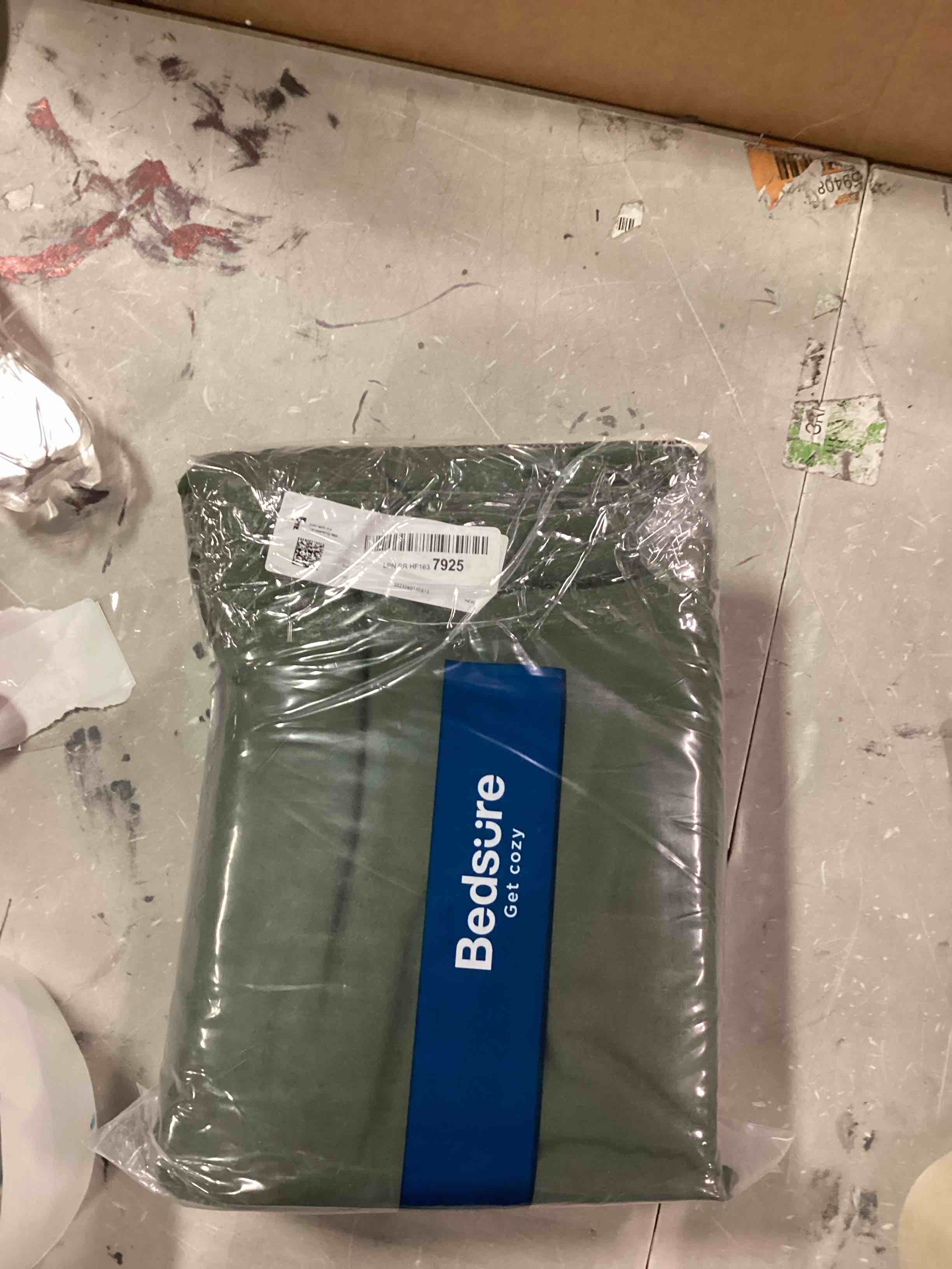 https://s3.amazonaws.com/lotting-images-prod/bidfta/BLU5687209_1714421992235.jpeg