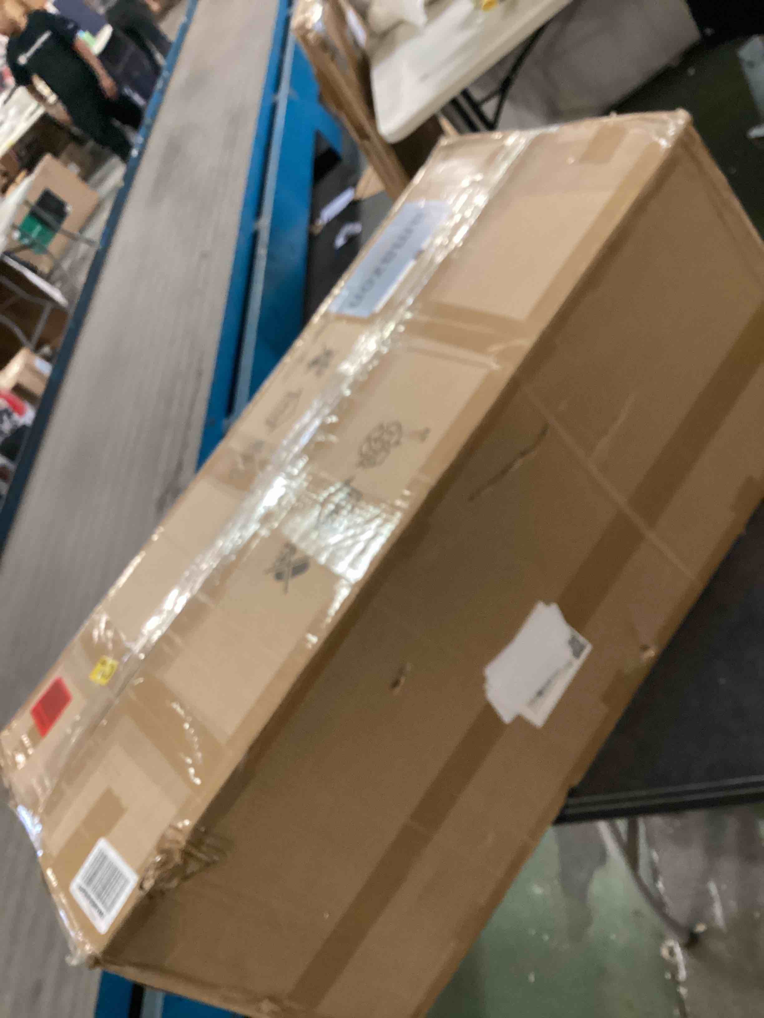 https://s3.amazonaws.com/lotting-images-prod/bidfta/BLU5687632_1714667810162.jpeg