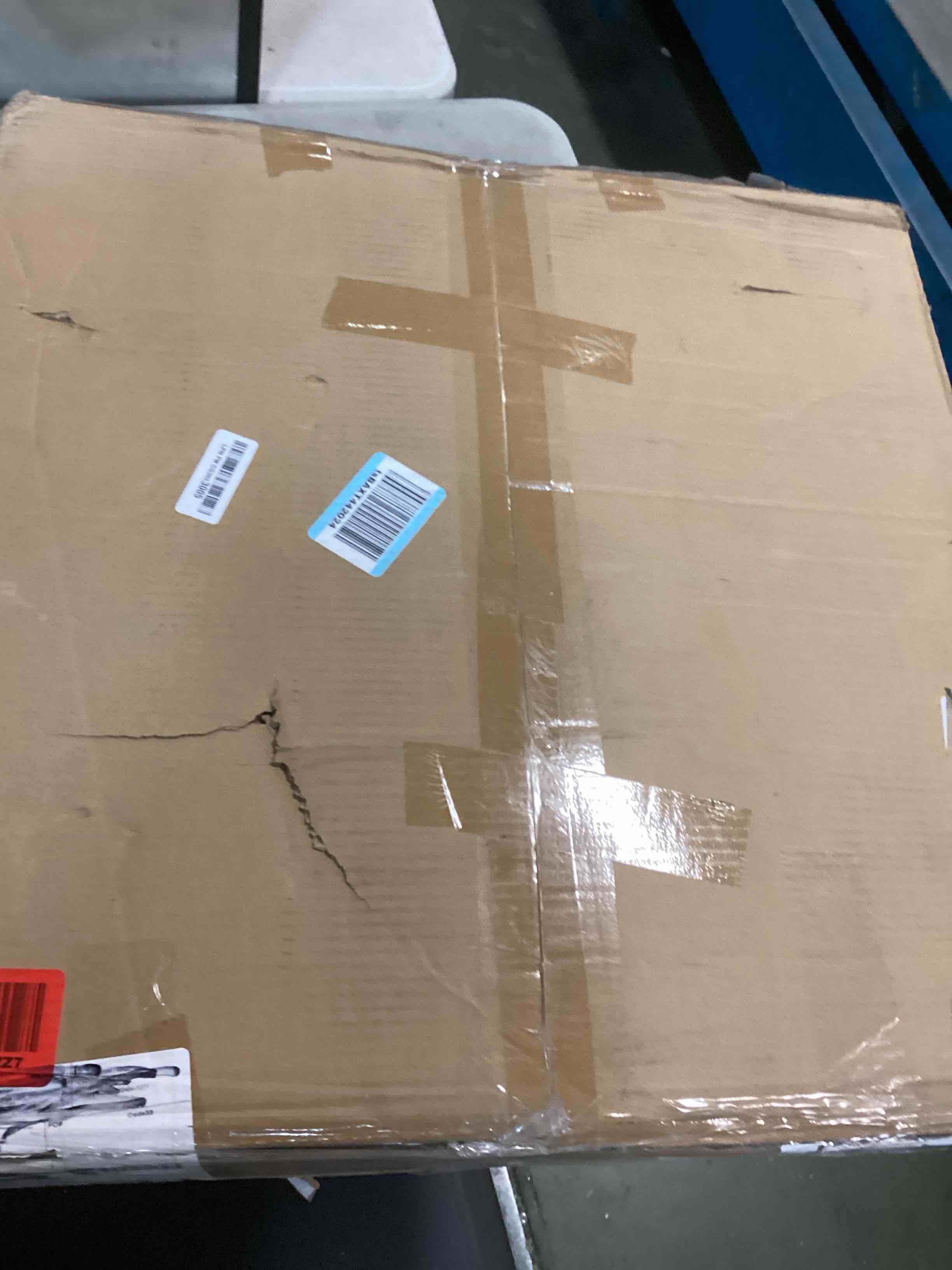 https://s3.amazonaws.com/lotting-images-prod/bidfta/BLU5687741_1715007067411.jpeg