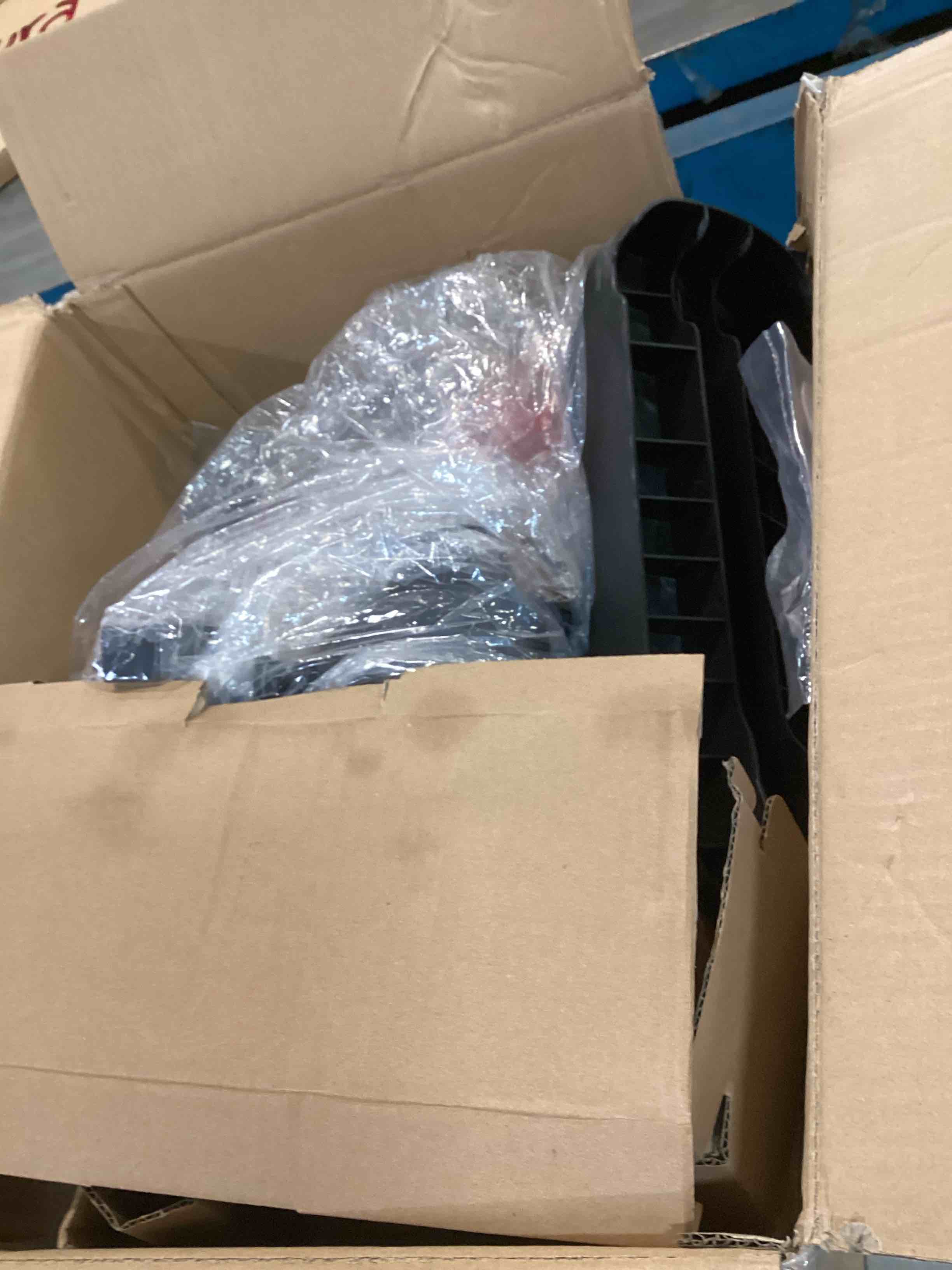 https://s3.amazonaws.com/lotting-images-prod/bidfta/BLU5687792_1715017354402.jpeg