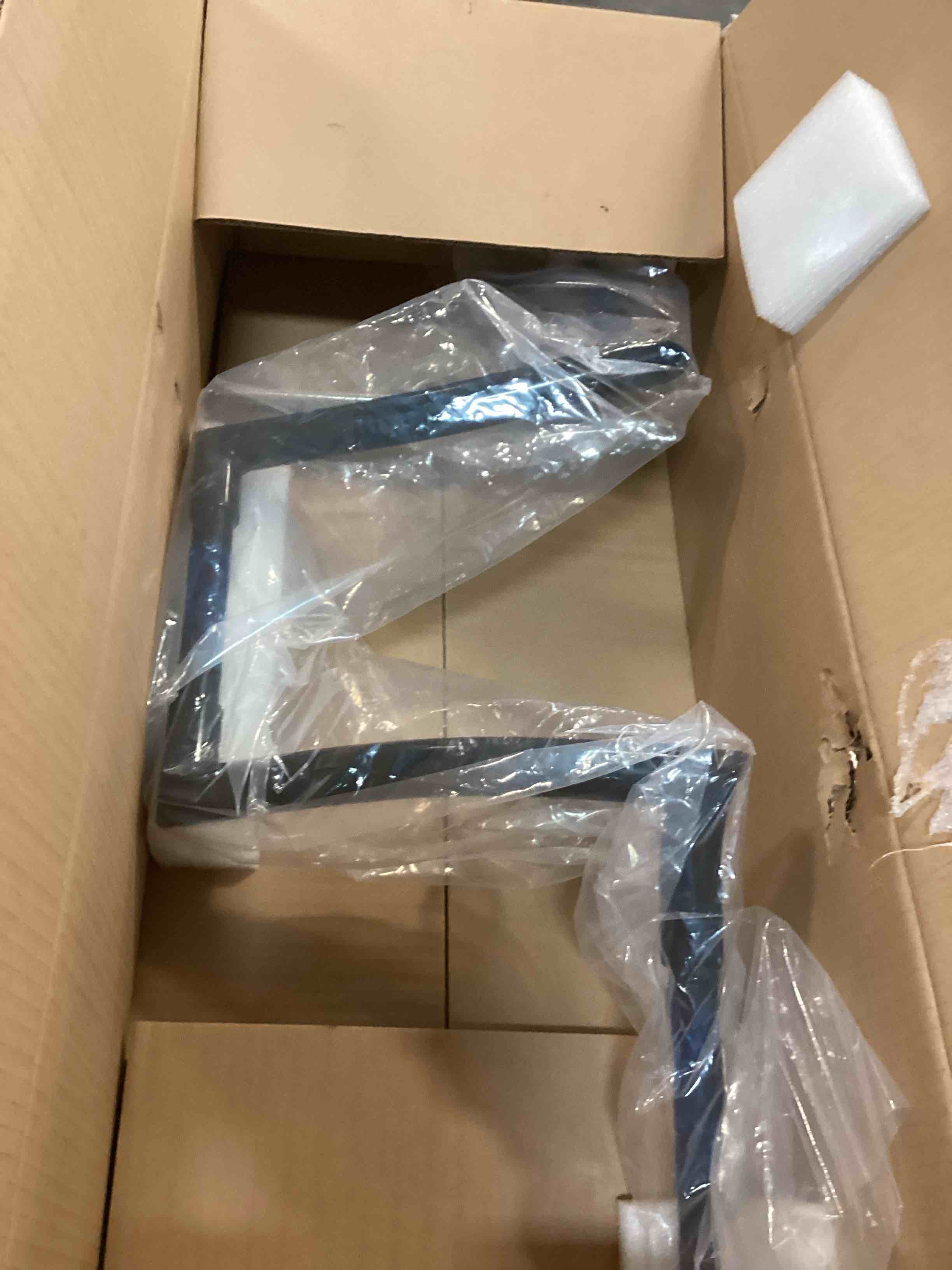 https://s3.amazonaws.com/lotting-images-prod/bidfta/BLU5688086_1715176575174.jpeg