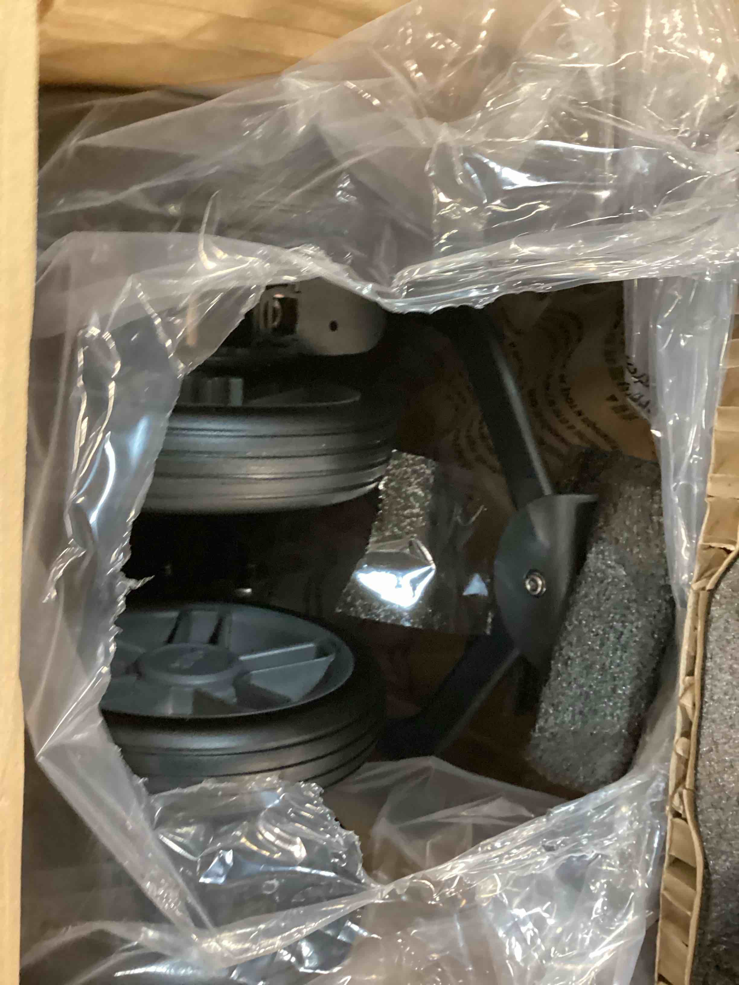 https://s3.amazonaws.com/lotting-images-prod/bidfta/BLU5688440_1715345205566.jpeg
