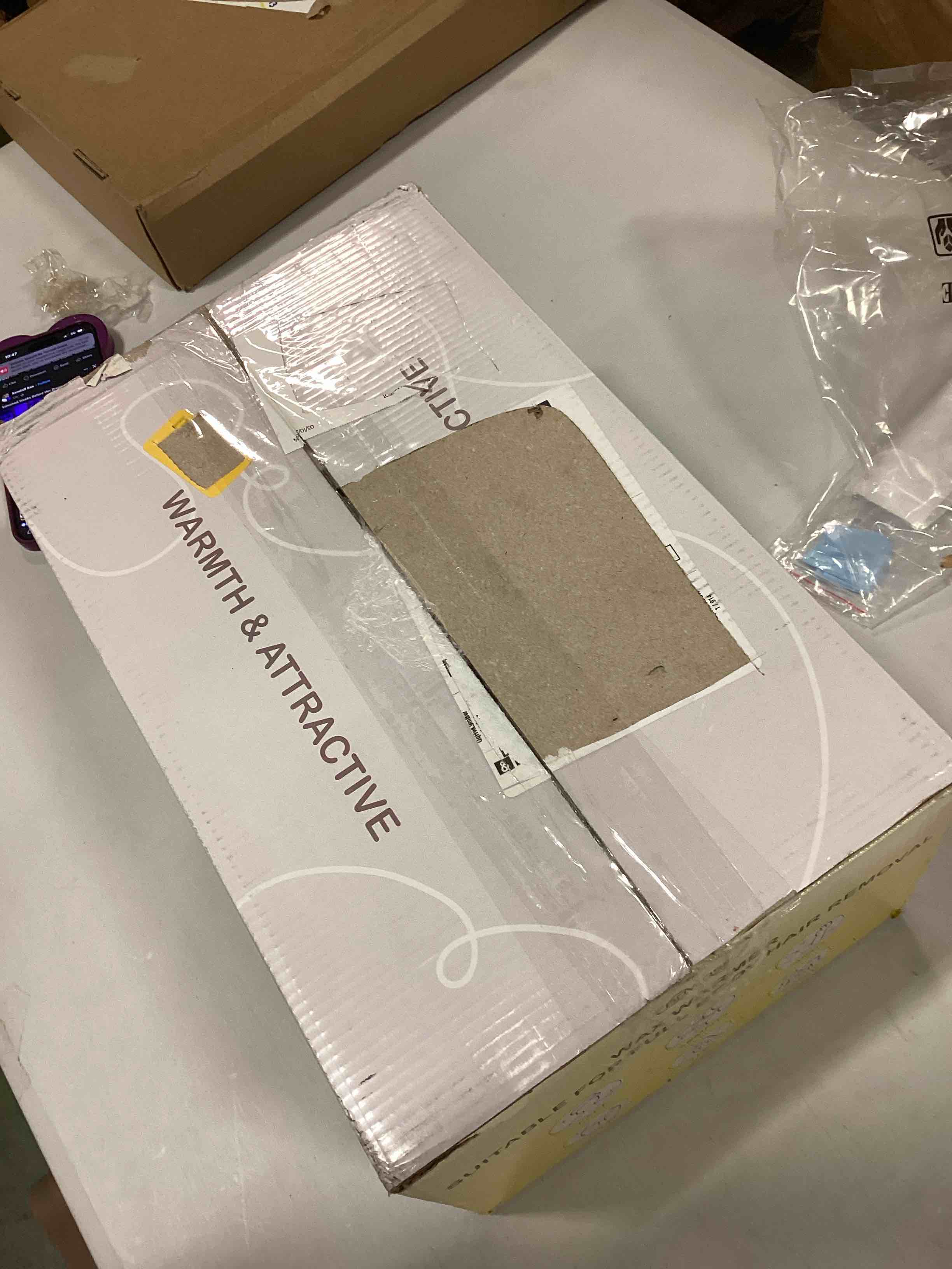 https://s3.amazonaws.com/lotting-images-prod/bidfta/BLU5688759_1714142869234.jpeg
