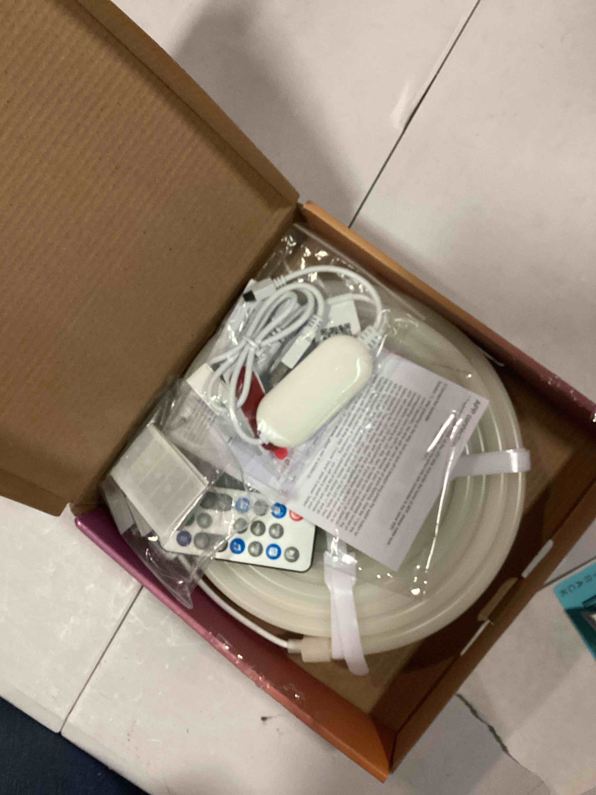 https://s3.amazonaws.com/lotting-images-prod/bidfta/BLU5688791_1714146646149.jpeg