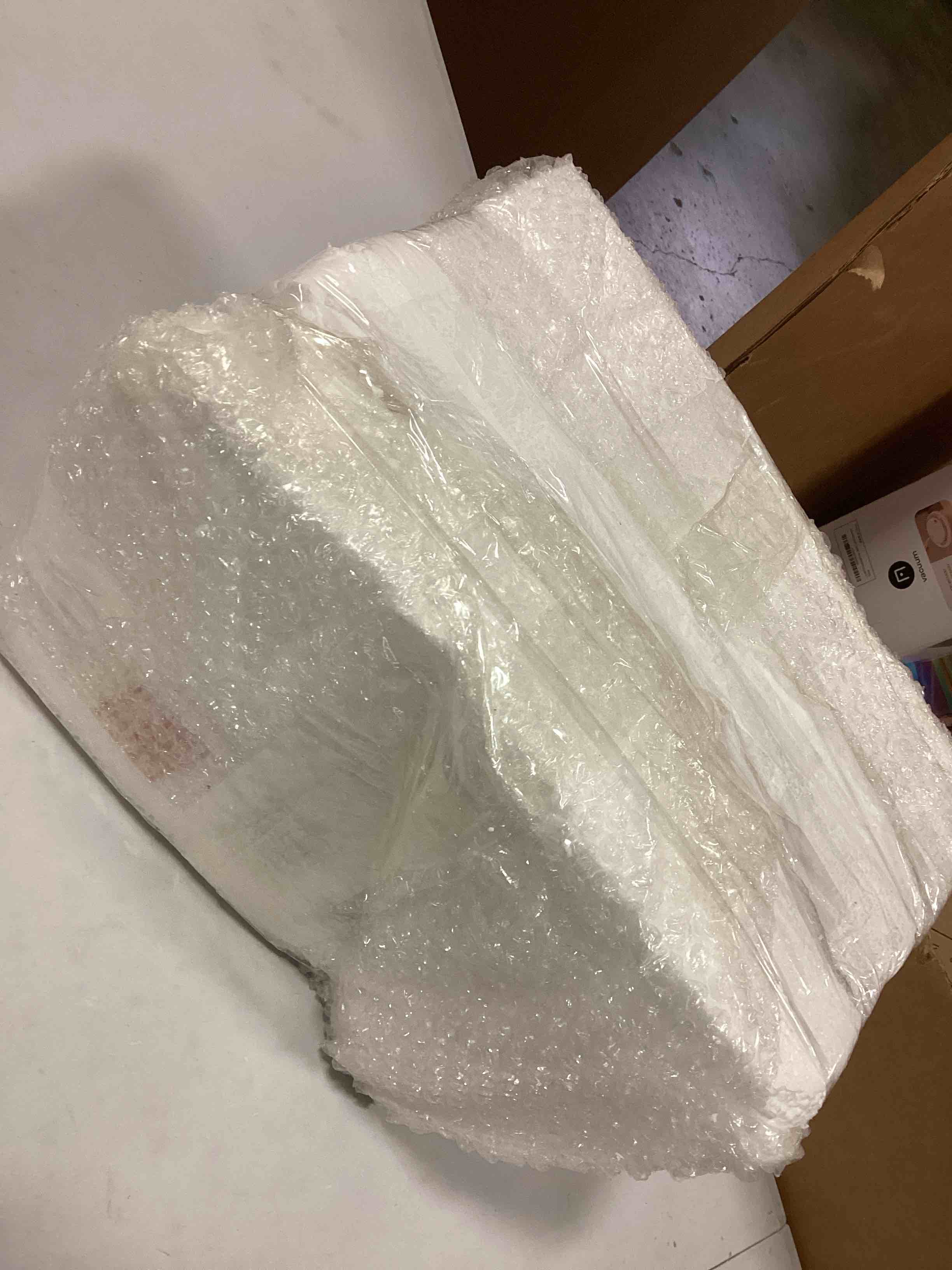 https://s3.amazonaws.com/lotting-images-prod/bidfta/BLU5688826_1714149932580.jpeg
