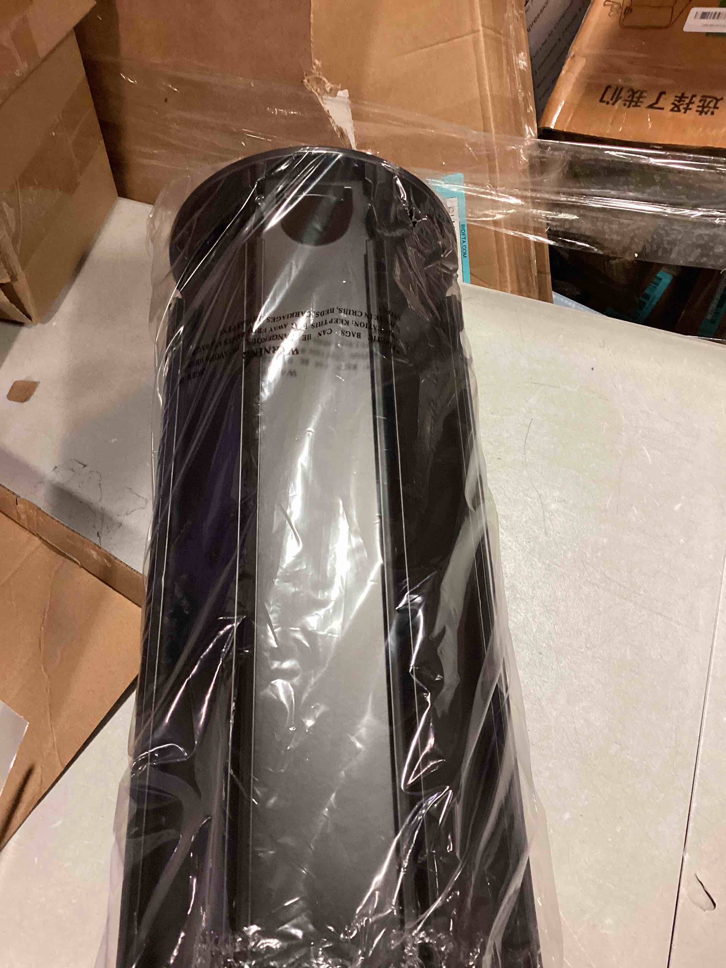 https://s3.amazonaws.com/lotting-images-prod/bidfta/BLU5690491_1714679140742.jpeg