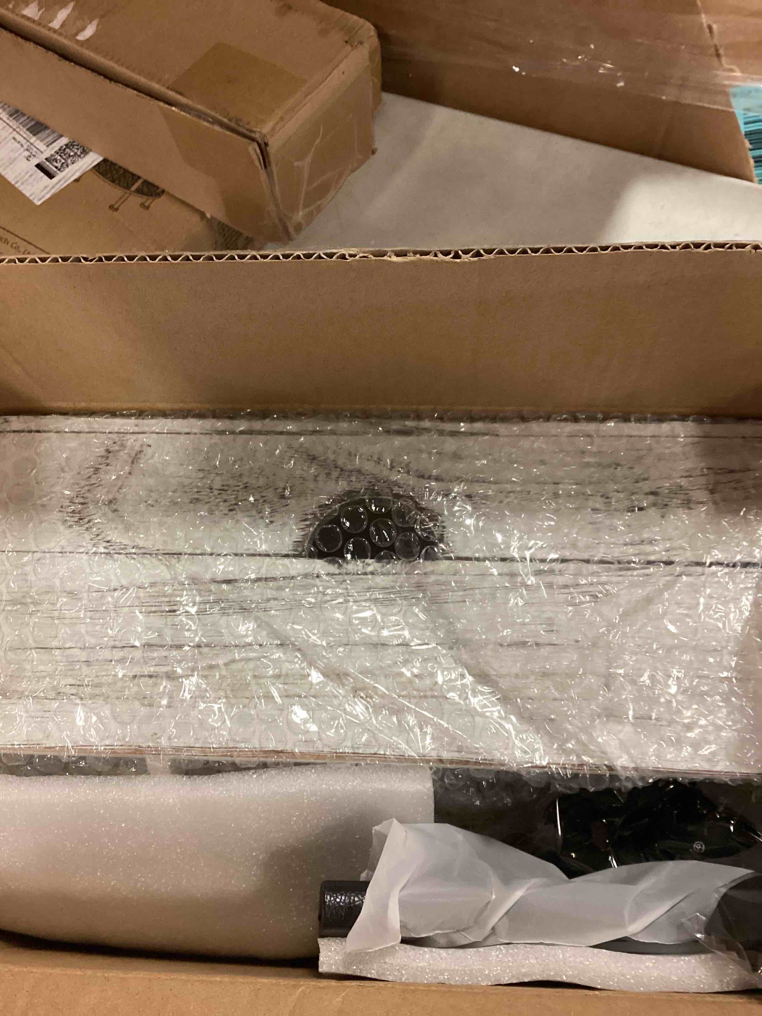 https://s3.amazonaws.com/lotting-images-prod/bidfta/BLU5690498_1714679886396.jpeg