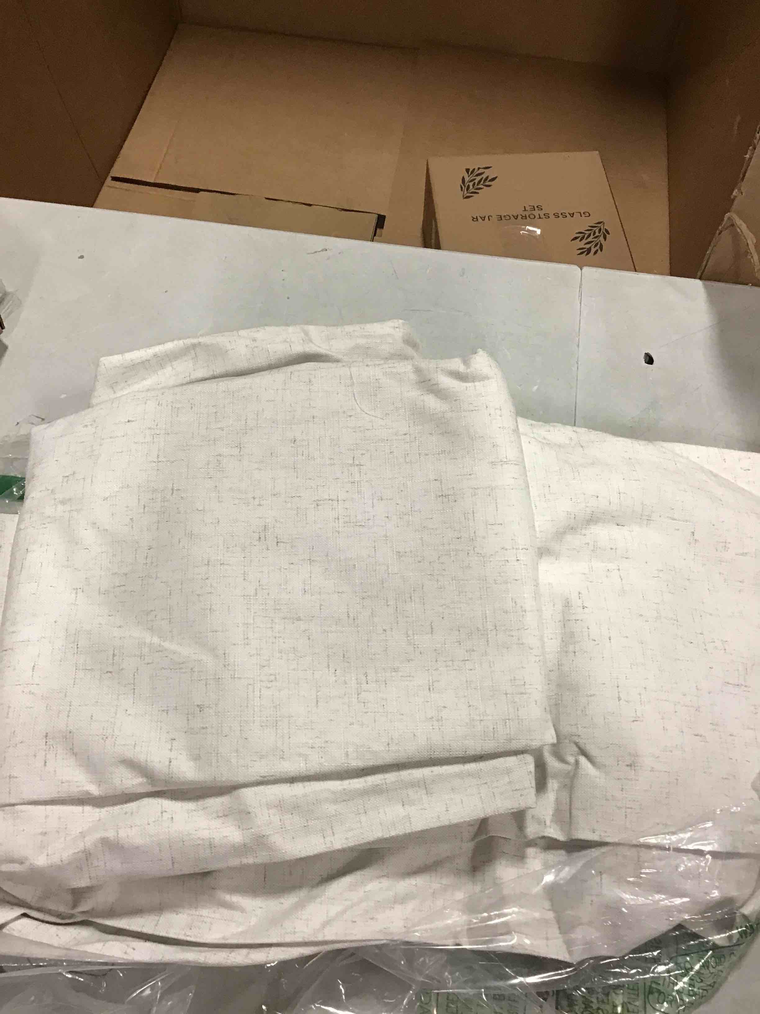 https://s3.amazonaws.com/lotting-images-prod/bidfta/BLU5690538_1714740750721.jpeg
