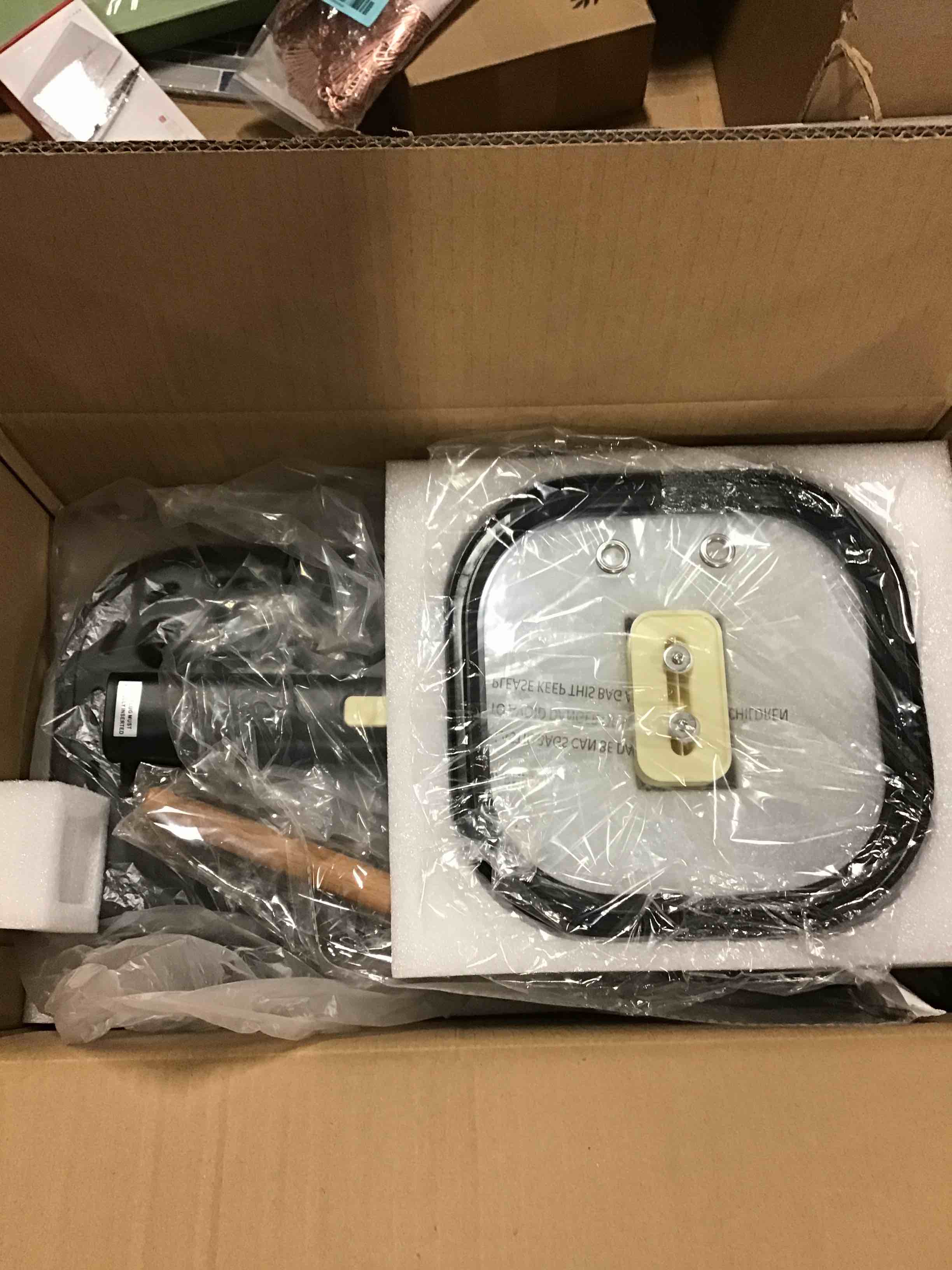 https://s3.amazonaws.com/lotting-images-prod/bidfta/BLU5690552_1714742004751.jpeg