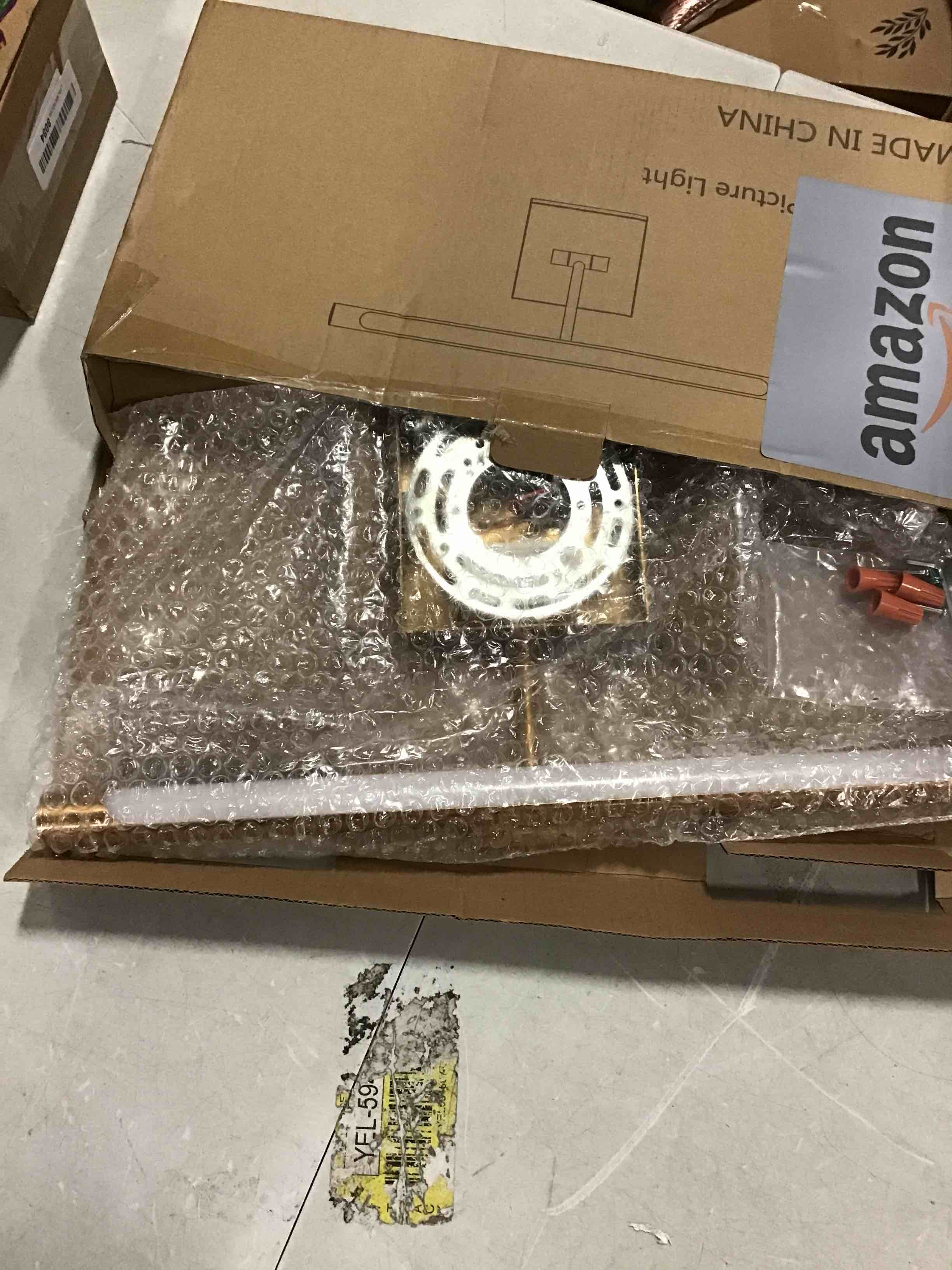 https://s3.amazonaws.com/lotting-images-prod/bidfta/BLU5690556_1714742441601.jpeg