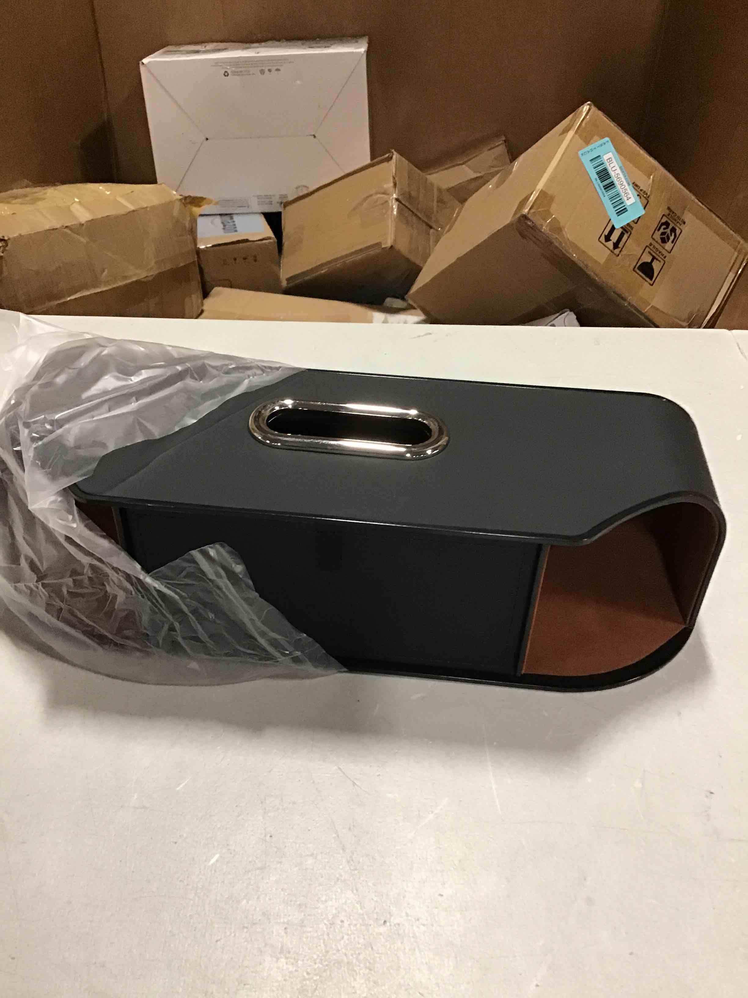 https://s3.amazonaws.com/lotting-images-prod/bidfta/BLU5690565_1714743412029.jpeg